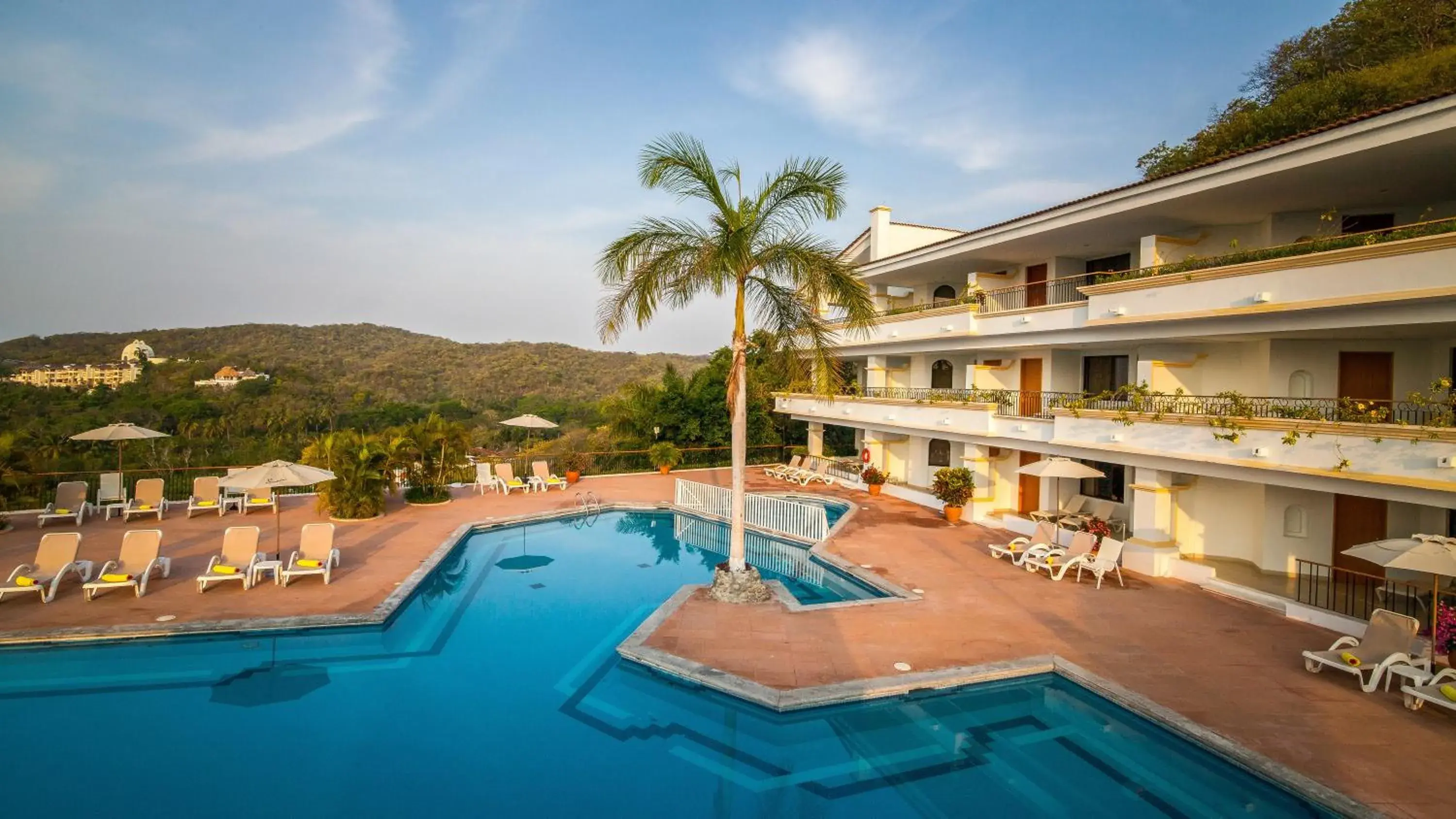 Swimming pool in Park Royal Beach Huatulco - All Inclusive Swimming pool in Park Royal Beach Huatulco - All Inclusive