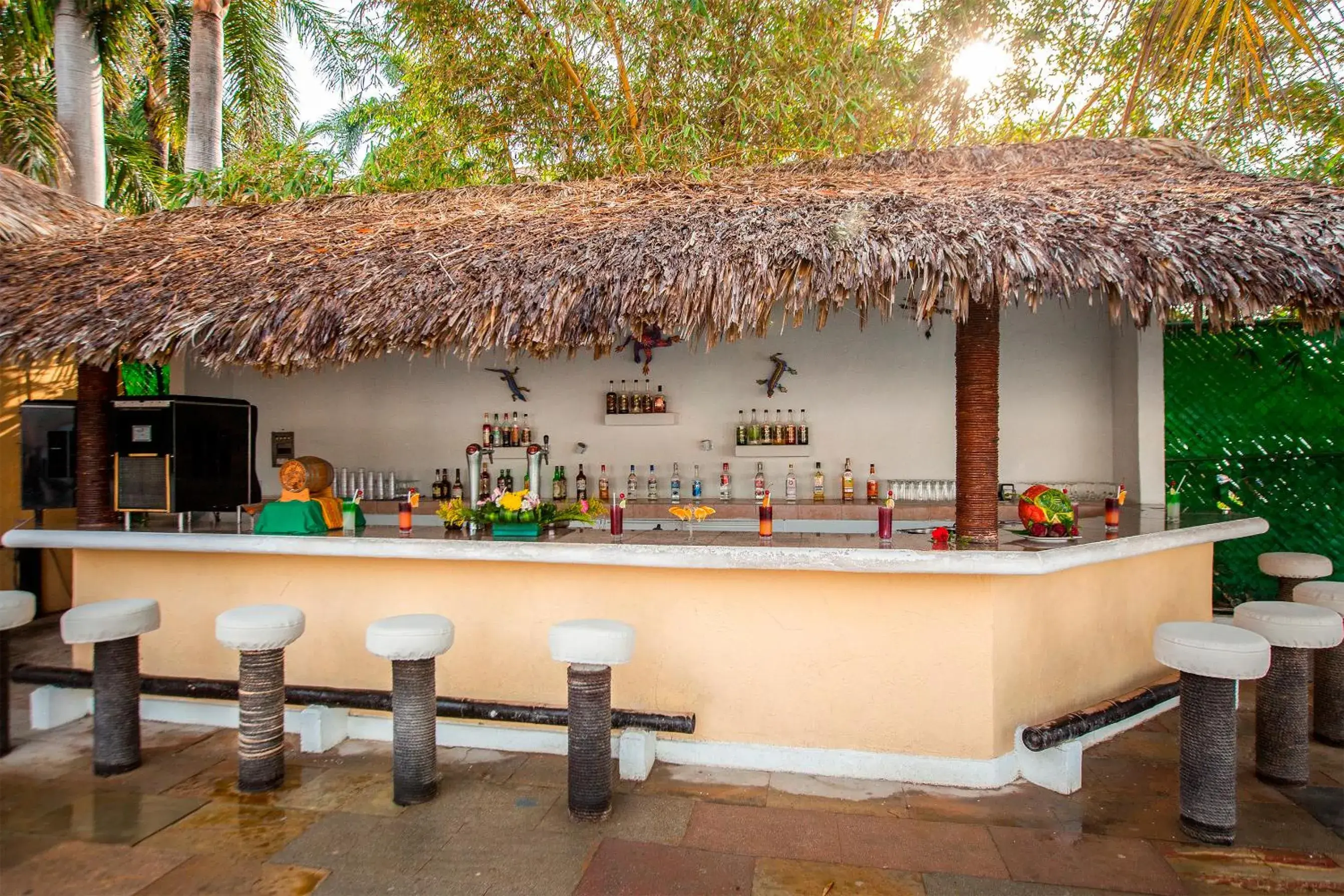 Lounge or bar in Park Royal Beach Huatulco - All Inclusive Lounge or bar in Park Royal Beach Huatulco - All Inclusive