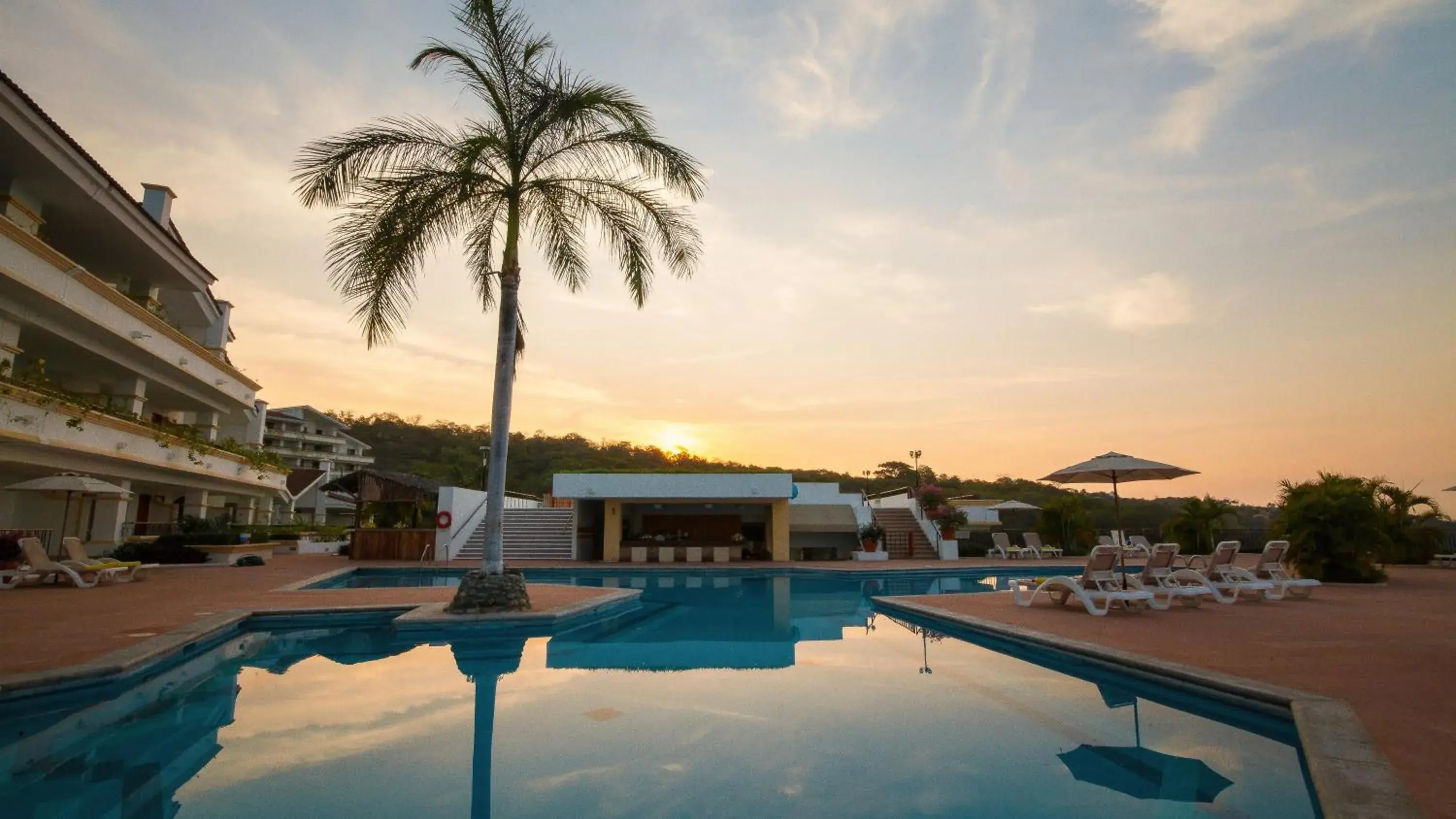 Swimming pool in Park Royal Beach Huatulco - All Inclusive Swimming pool in Park Royal Beach Huatulco - All Inclusive