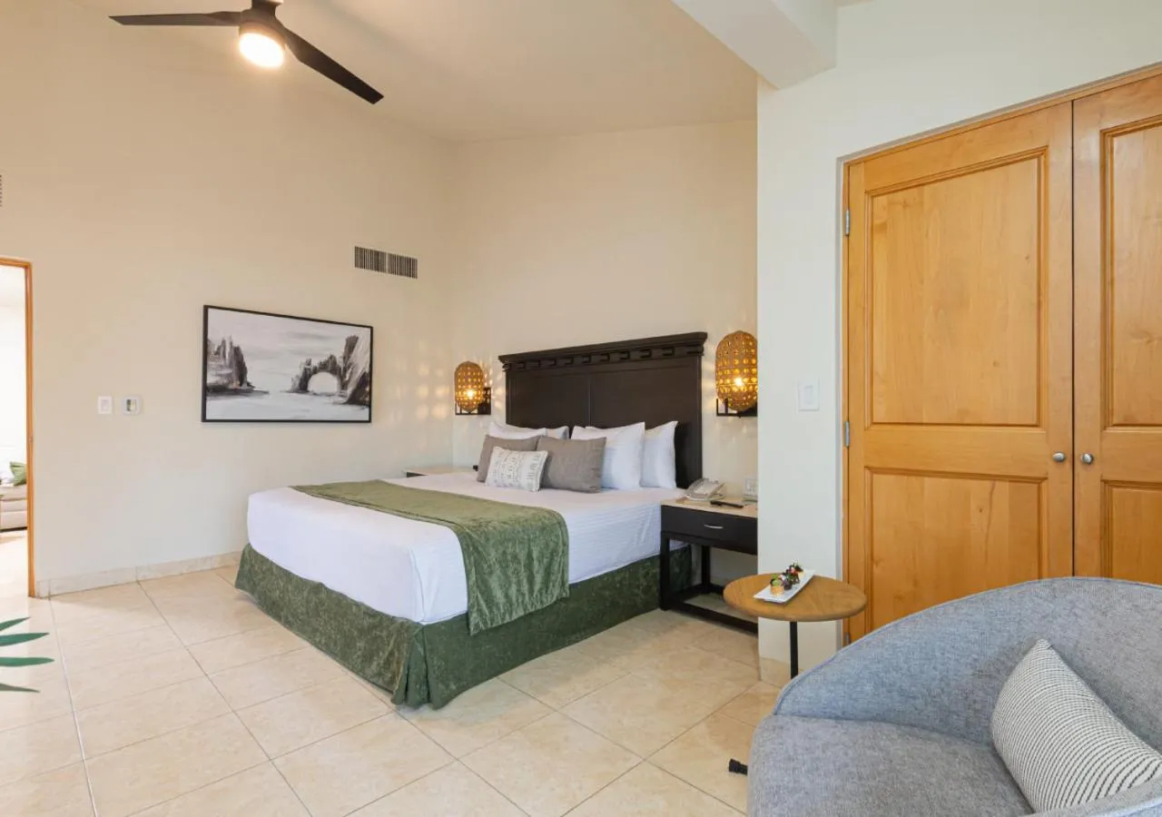 Bedroom, Bed in Hotel Tesoro Los Cabos