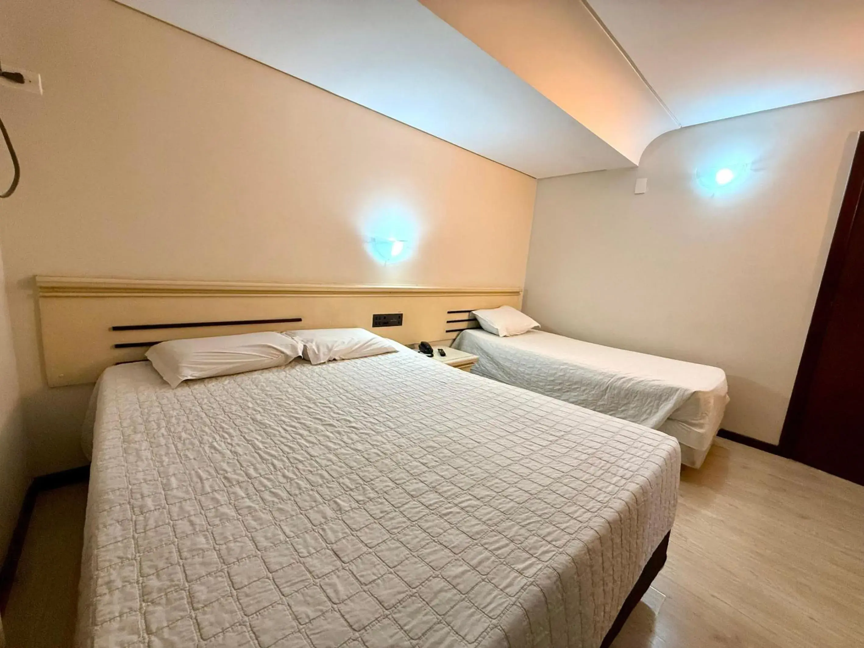 Bedroom, Bed in Granville Hotel Bedroom, Bed in Granville Hotel