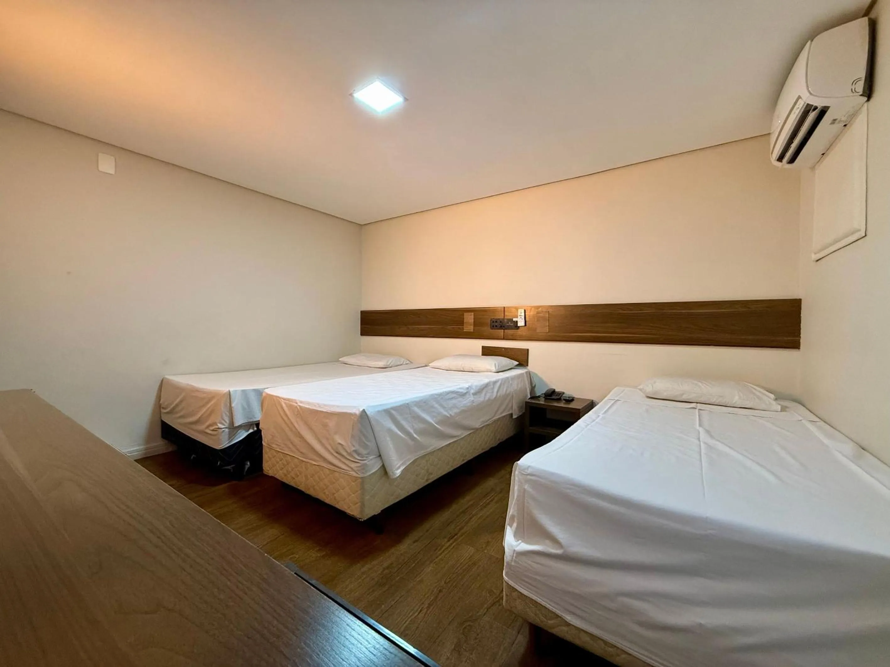 Bedroom, Bed in Granville Hotel