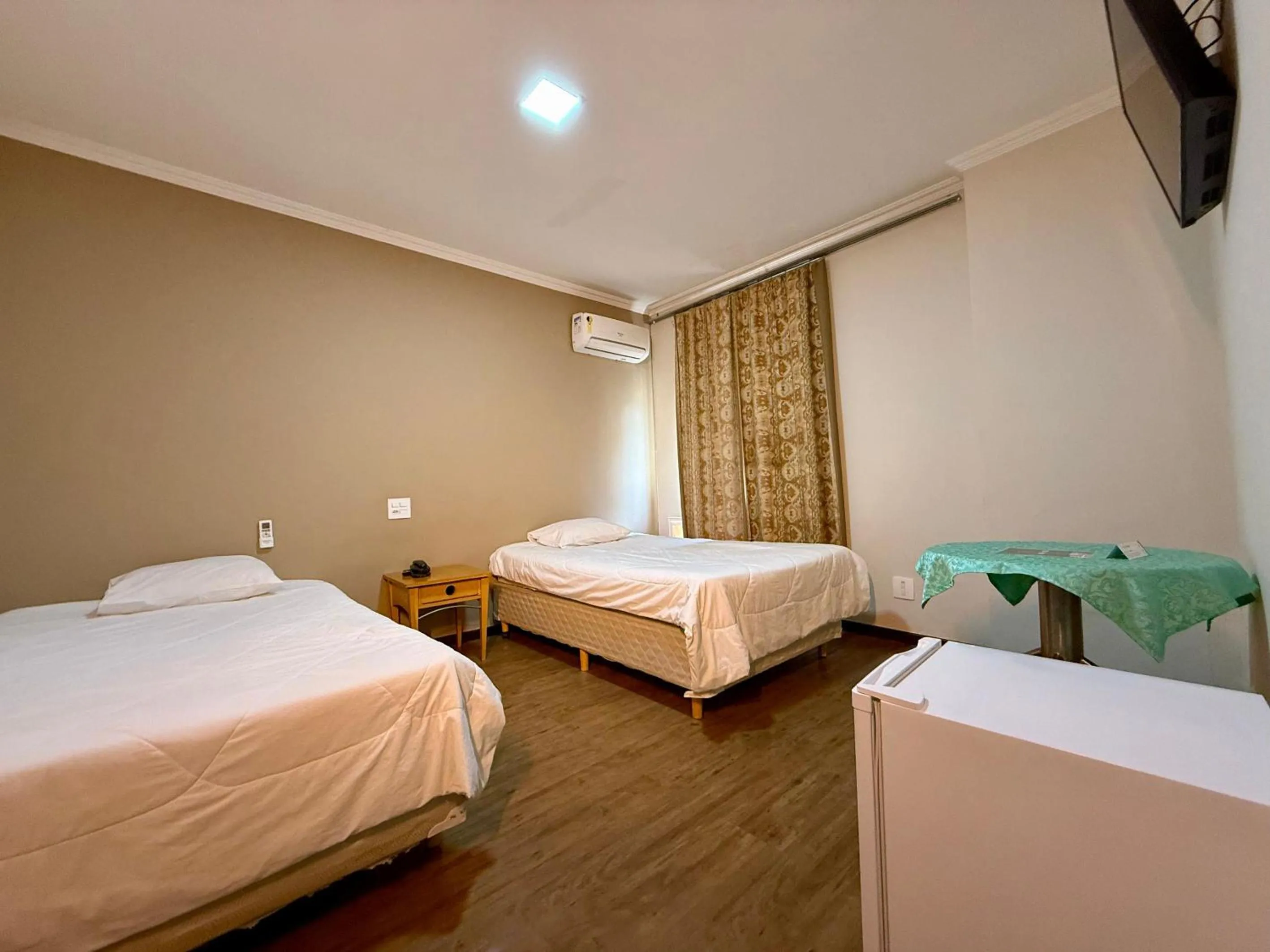 Bedroom, Bed in Granville Hotel