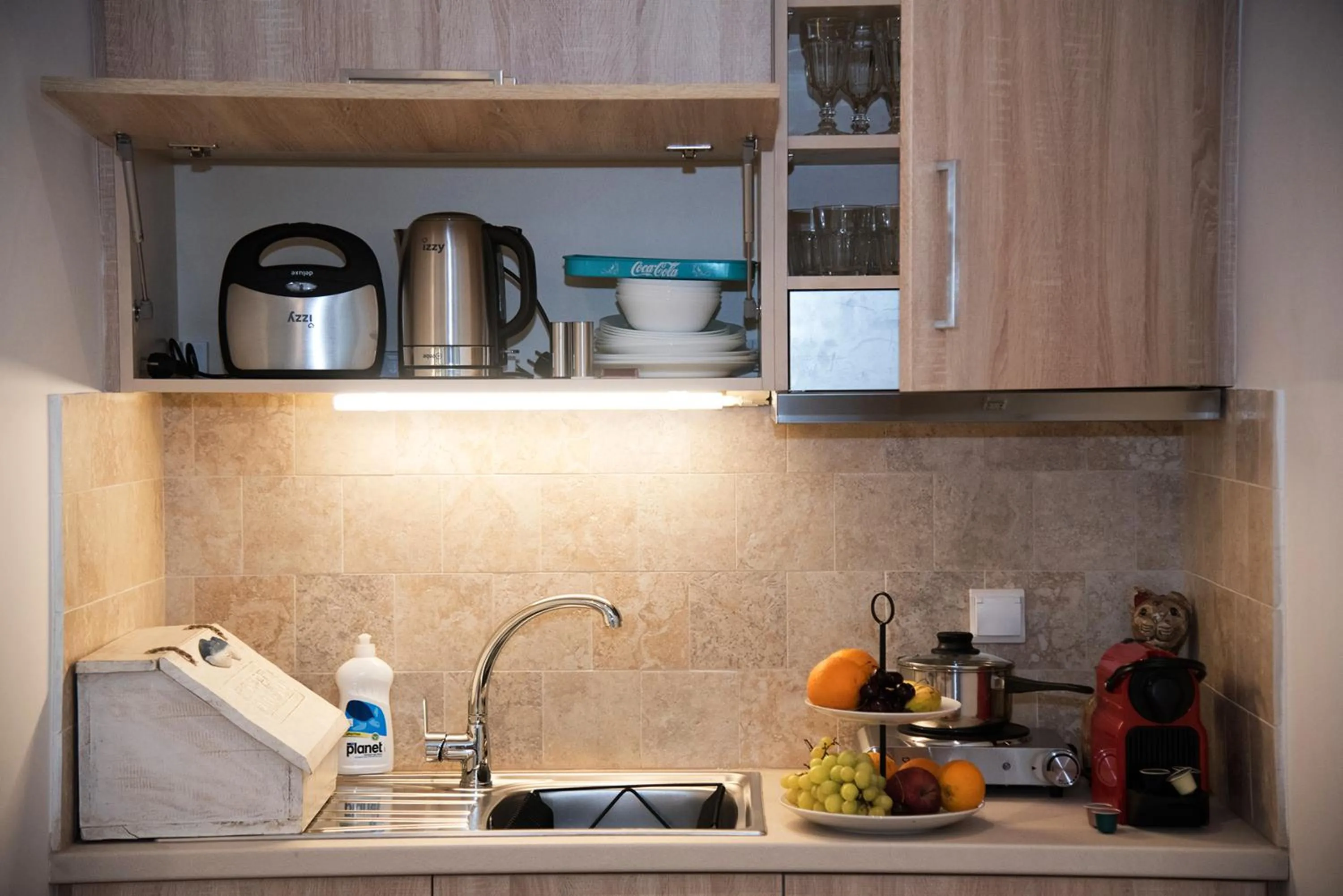 Coffee/tea facilities in Rastoni Athens Suites near Acropolis