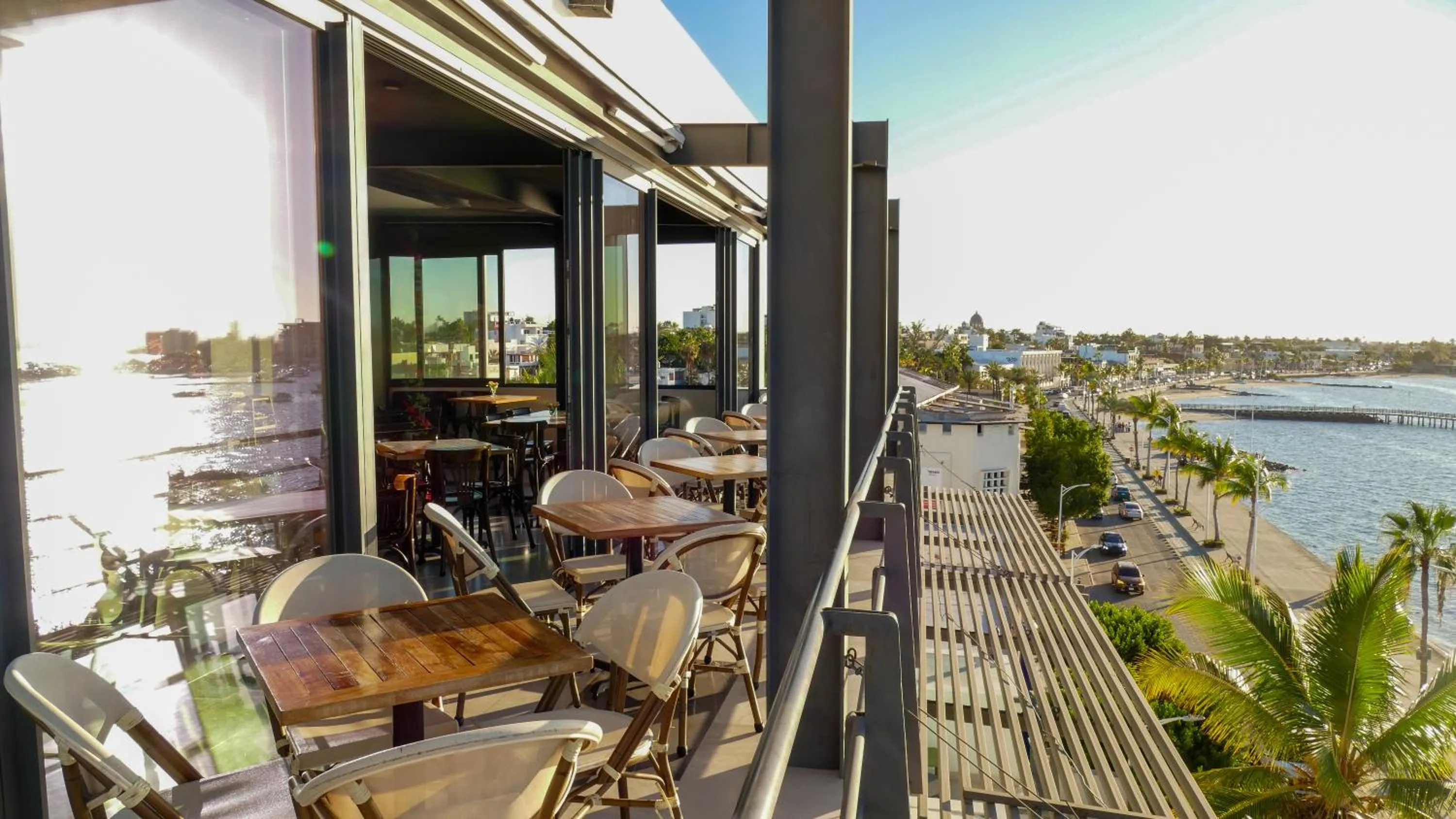 Restaurant/places to eat in Seven Crown La Paz Malecon