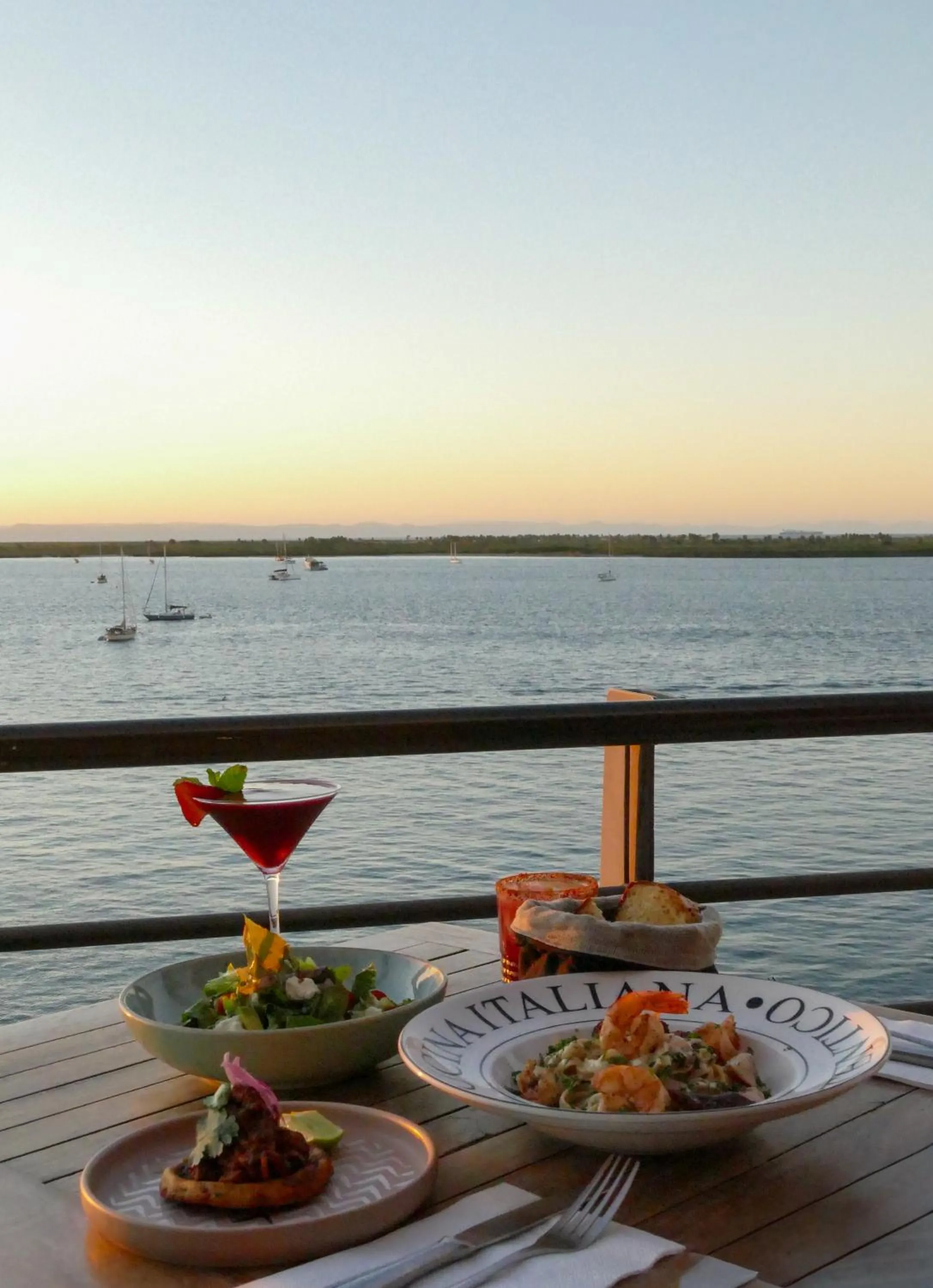 Restaurant/places to eat in Seven Crown La Paz Malecon