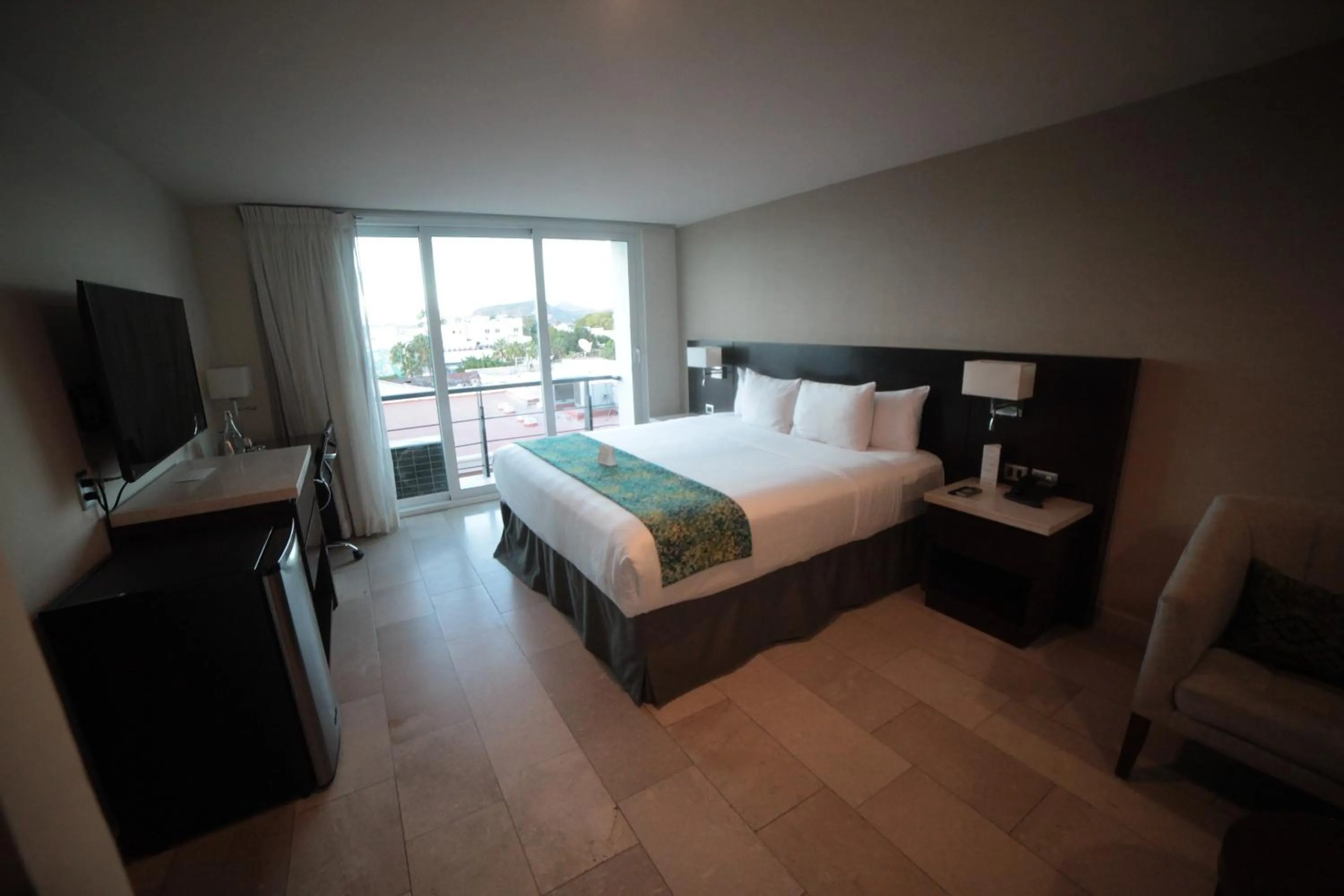 Photo of the whole room, Bed in Seven Crown La Paz Malecon