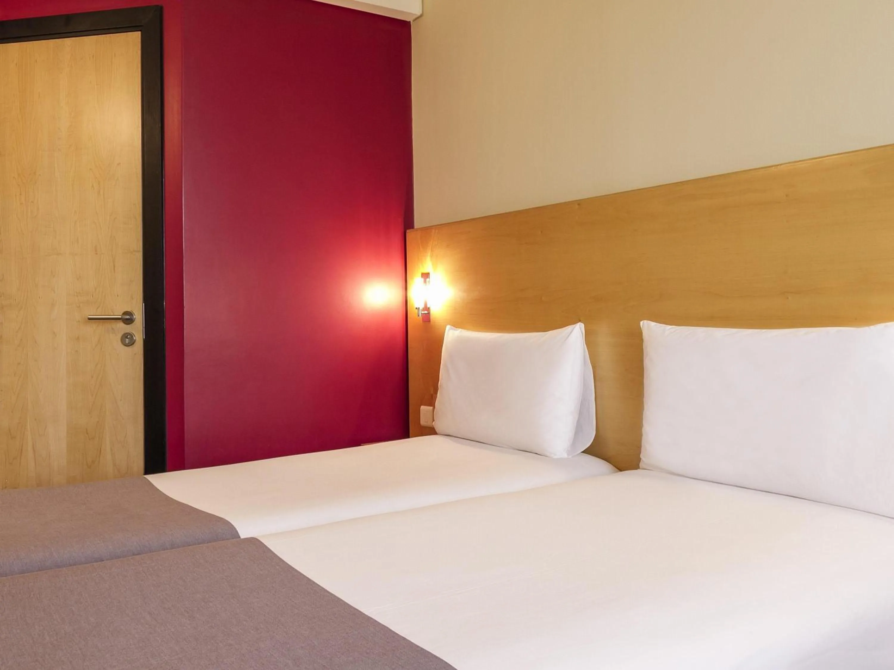 Bedroom, Bed in ibis Sharq