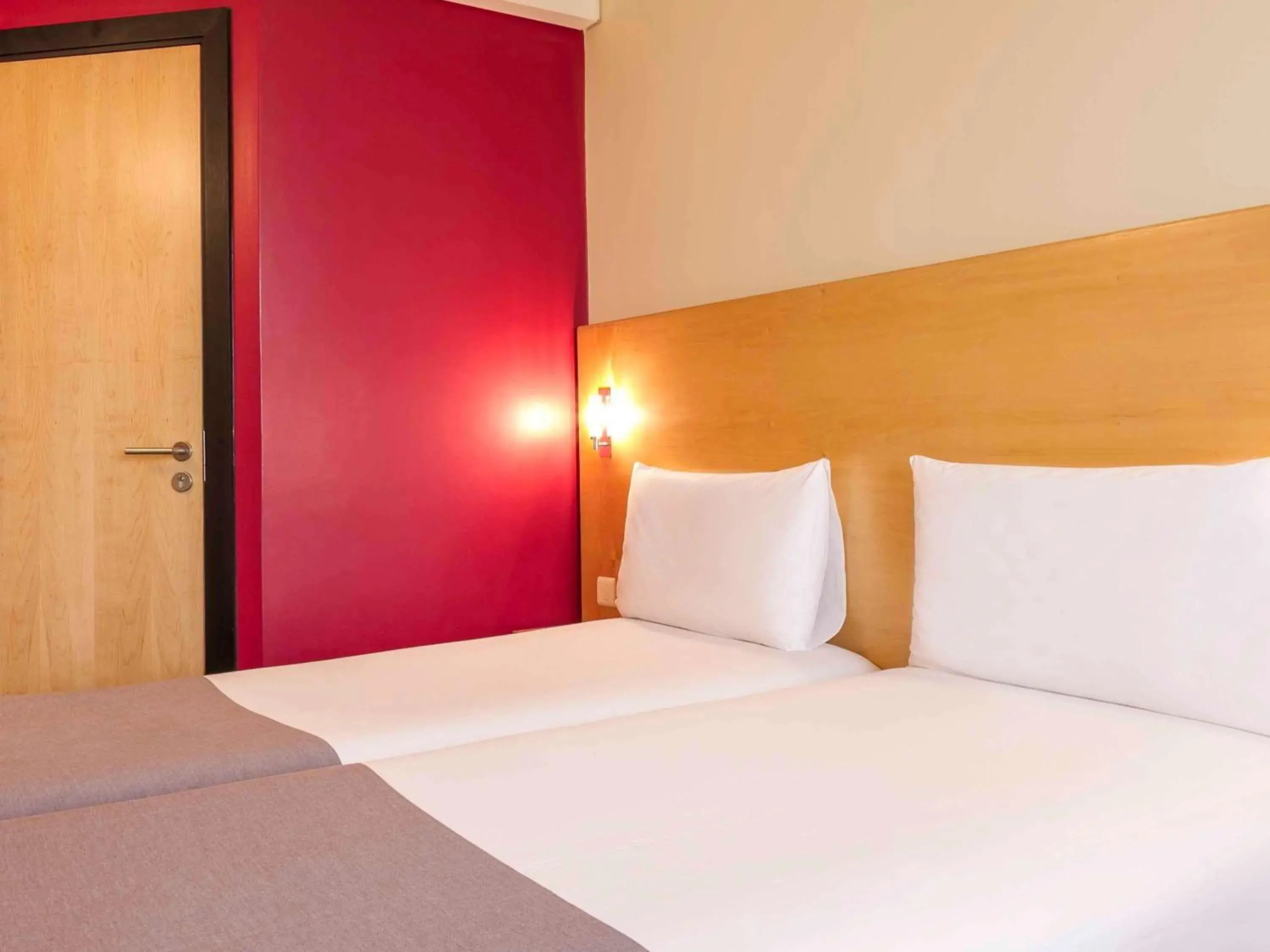 Photo of the whole room, Bed in ibis Sharq Photo of the whole room, Bed in ibis Sharq
