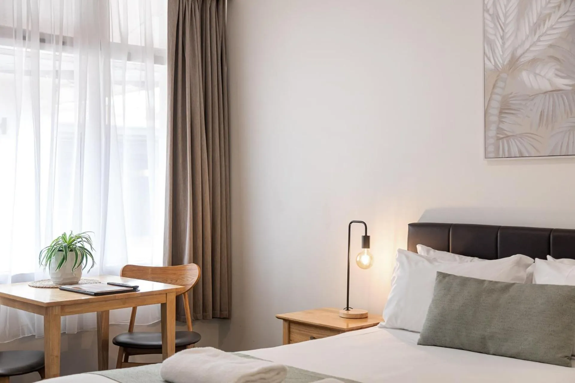 Bedroom, Bed in Robe Central Motel