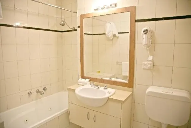 Bathroom in City Park Hotel