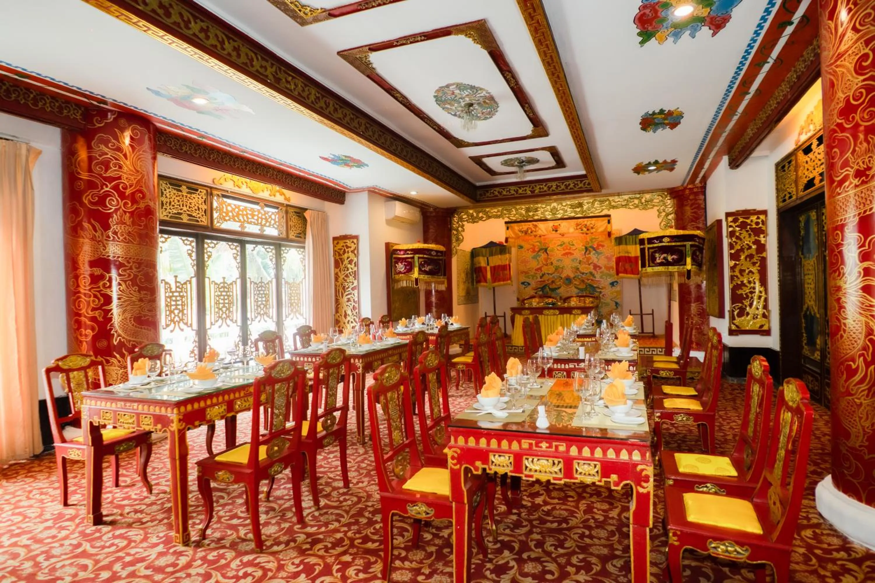 Restaurant/places to eat in Century Riverside Hotel Hue