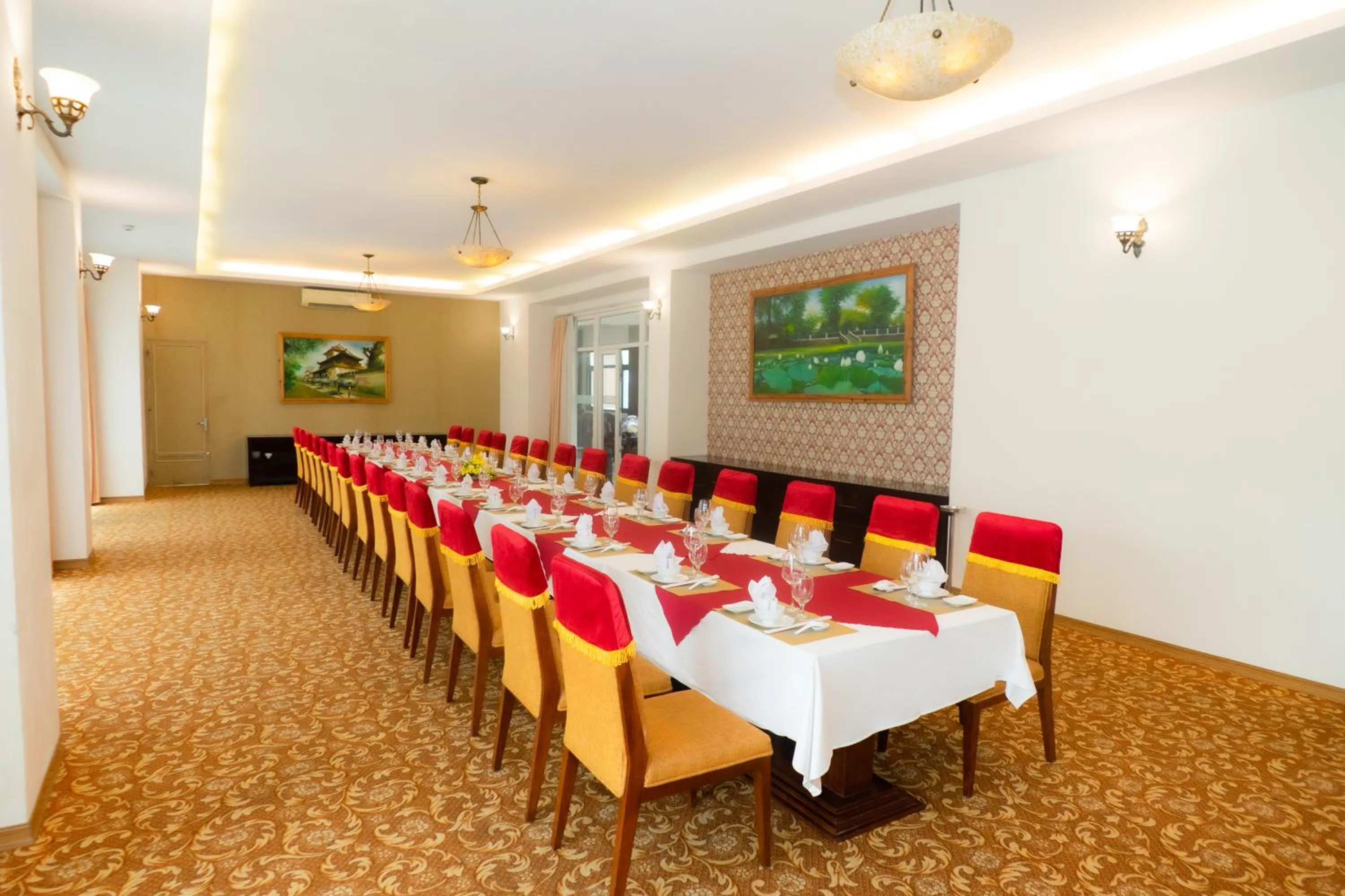 Restaurant/places to eat in Century Riverside Hotel Hue