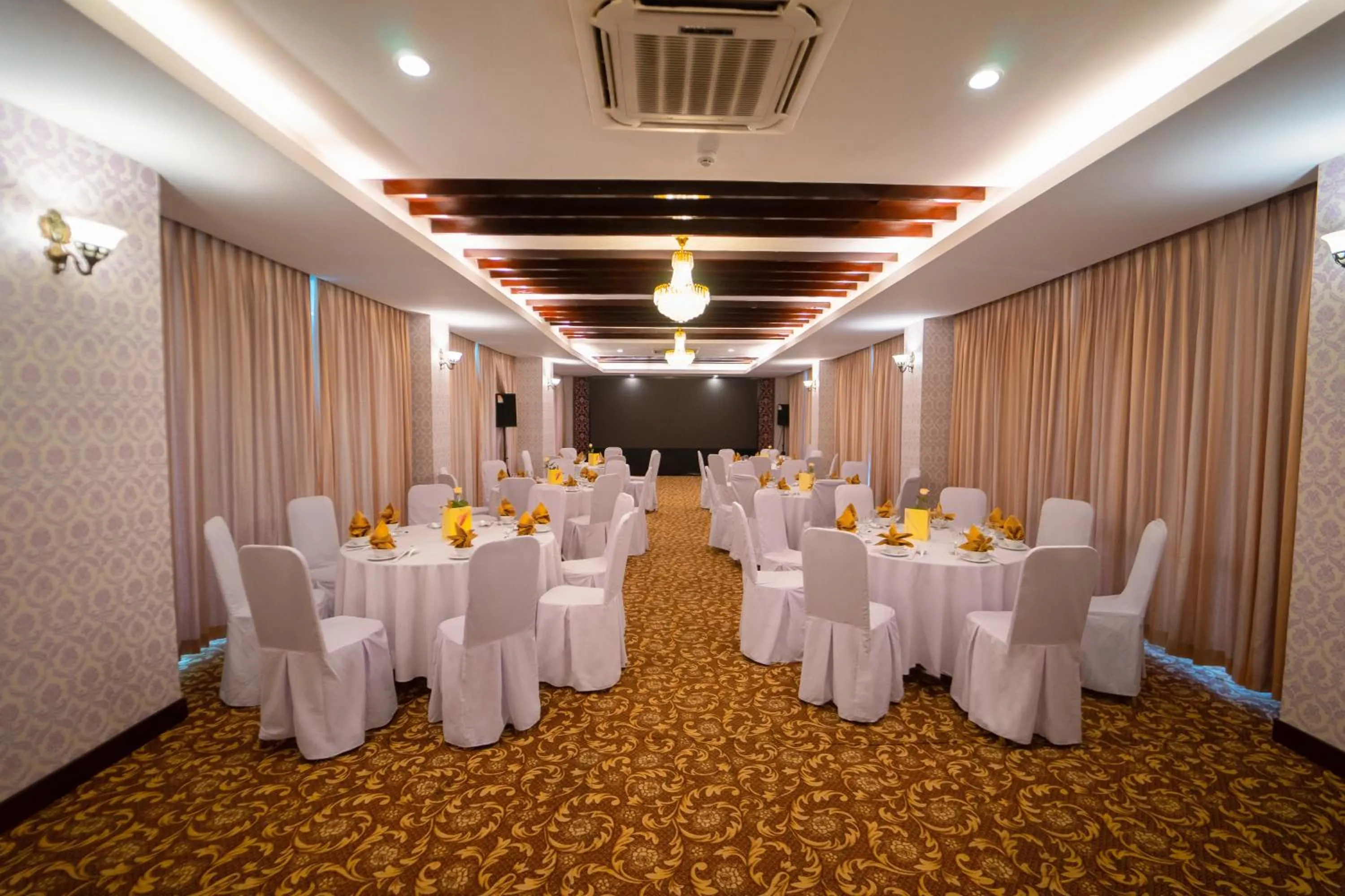 Restaurant/places to eat in Century Riverside Hotel Hue