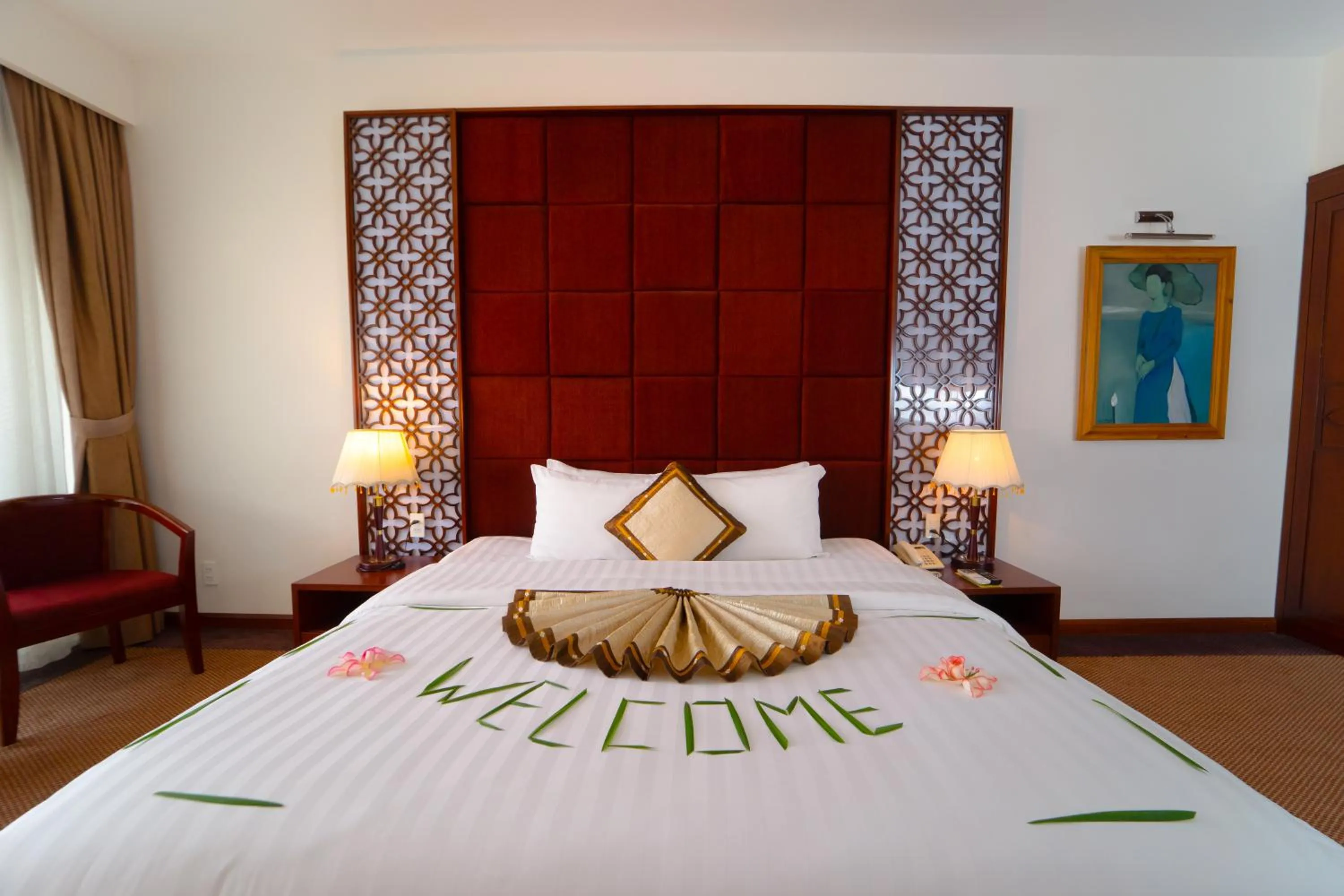 Bedroom, Bed in Century Riverside Hotel Hue