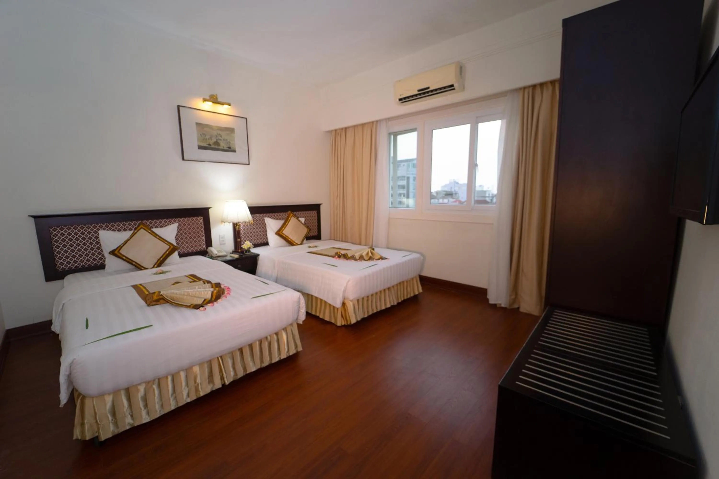 Bedroom, Bed in Century Riverside Hotel Hue