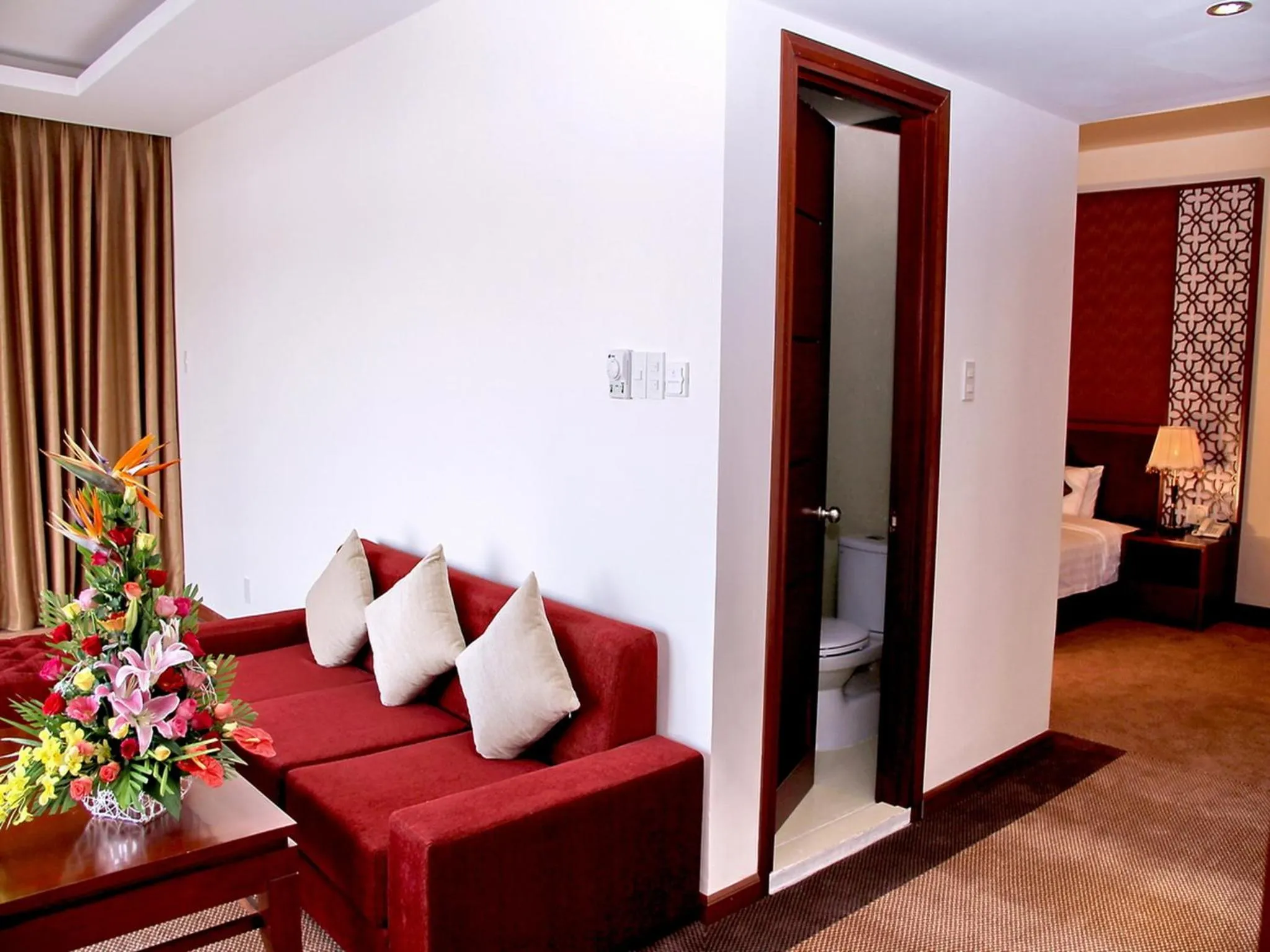 Living room, Bed in Century Riverside Hotel Hue