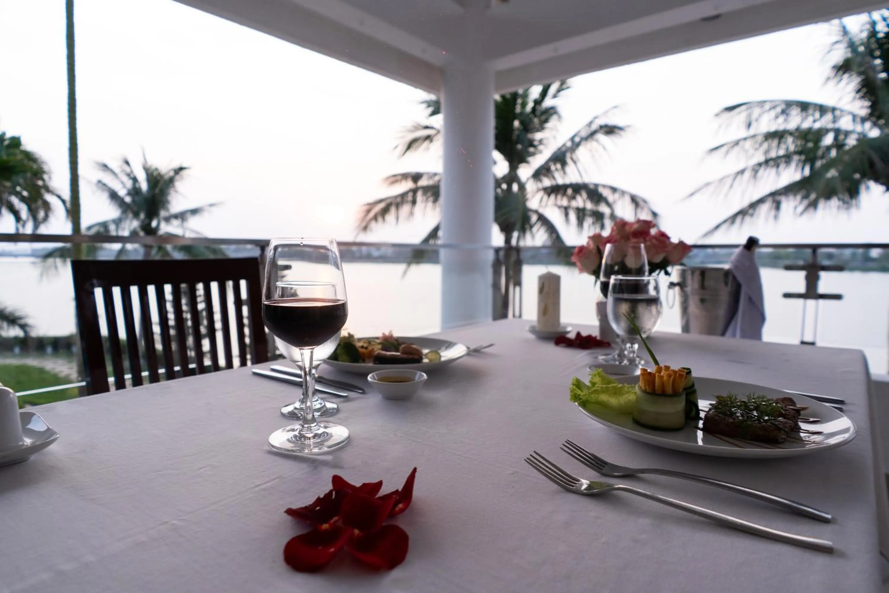 Restaurant/places to eat in Century Riverside Hotel Hue