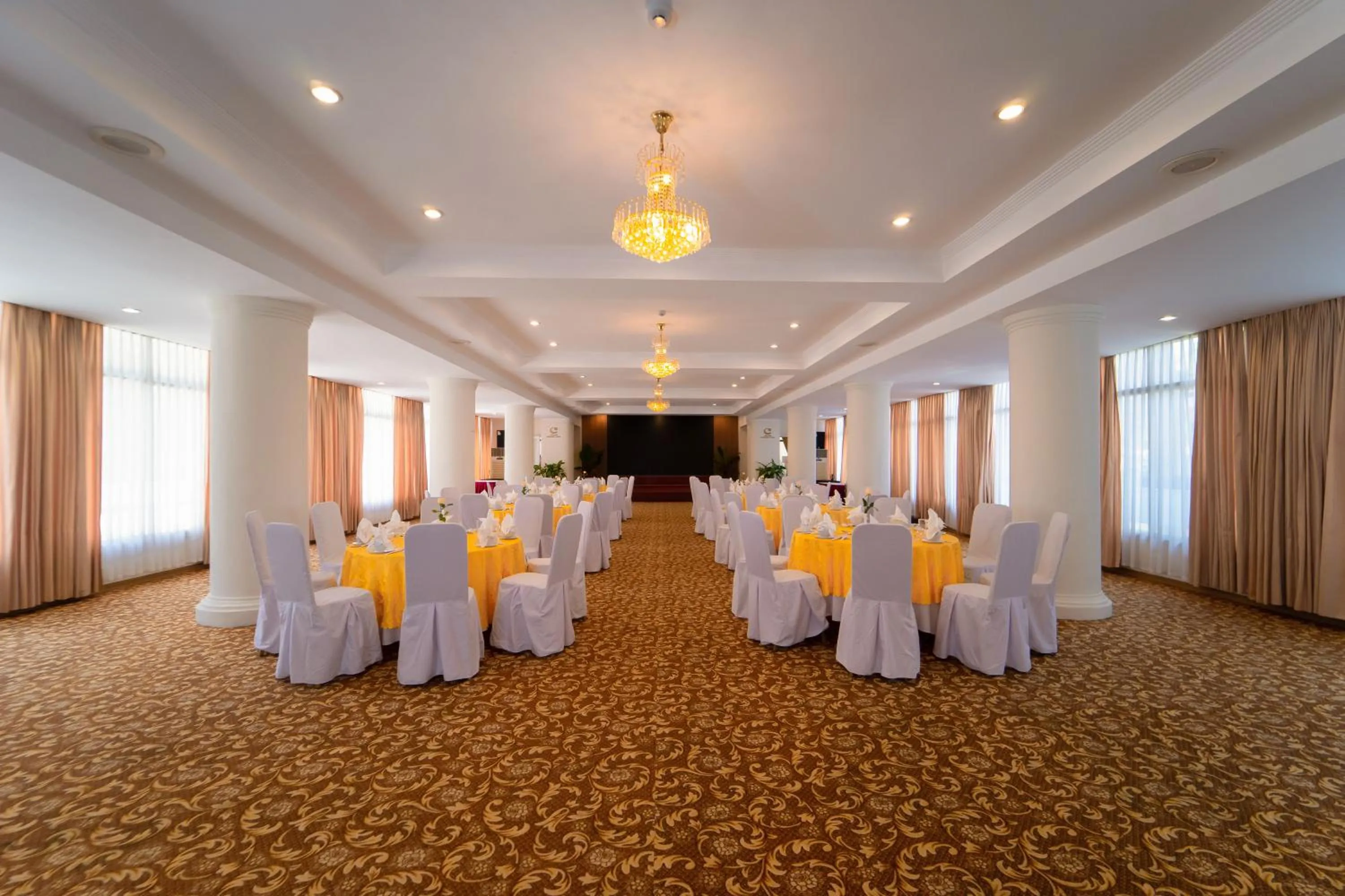 Restaurant/places to eat in Century Riverside Hotel Hue