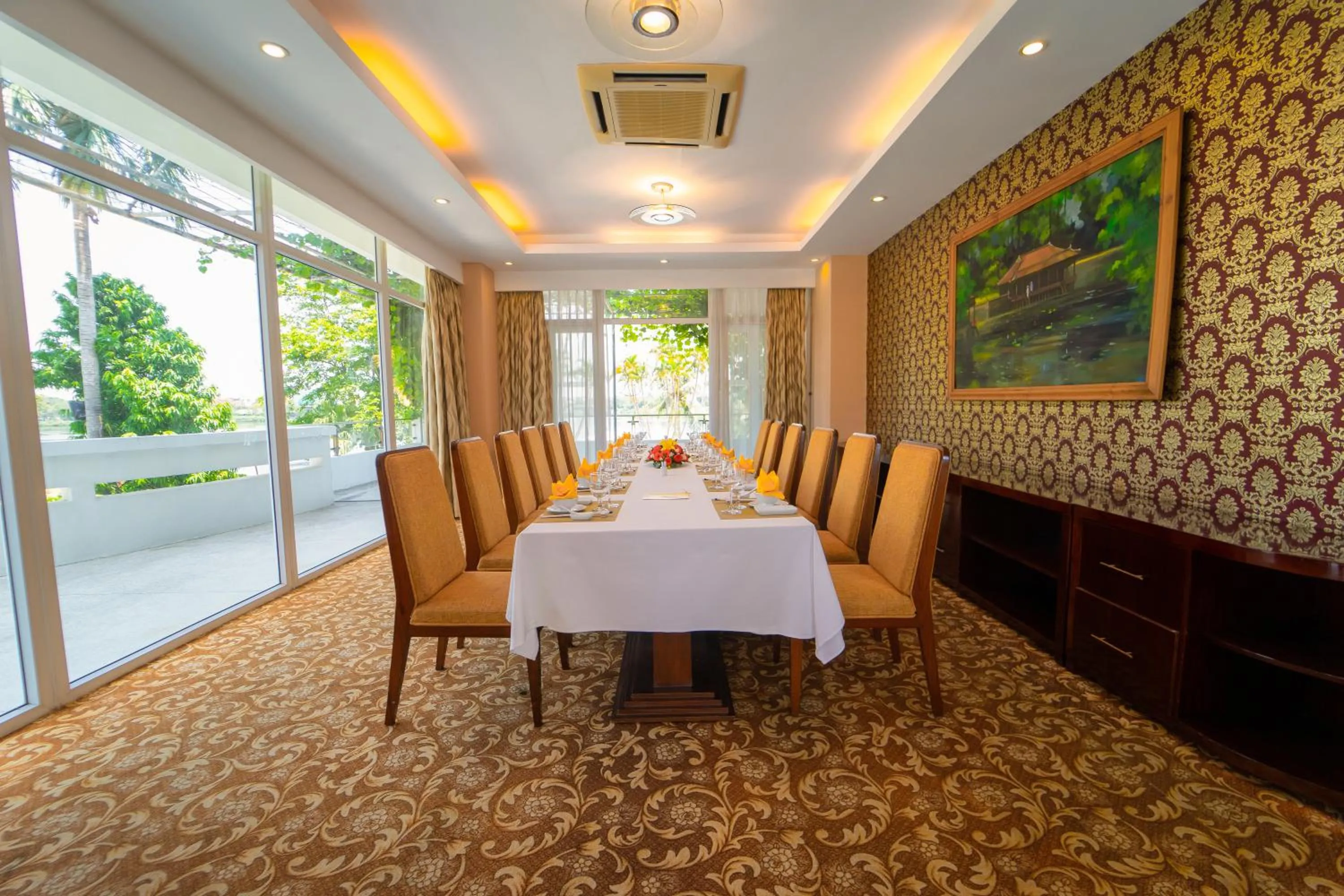 Restaurant/places to eat in Century Riverside Hotel Hue
