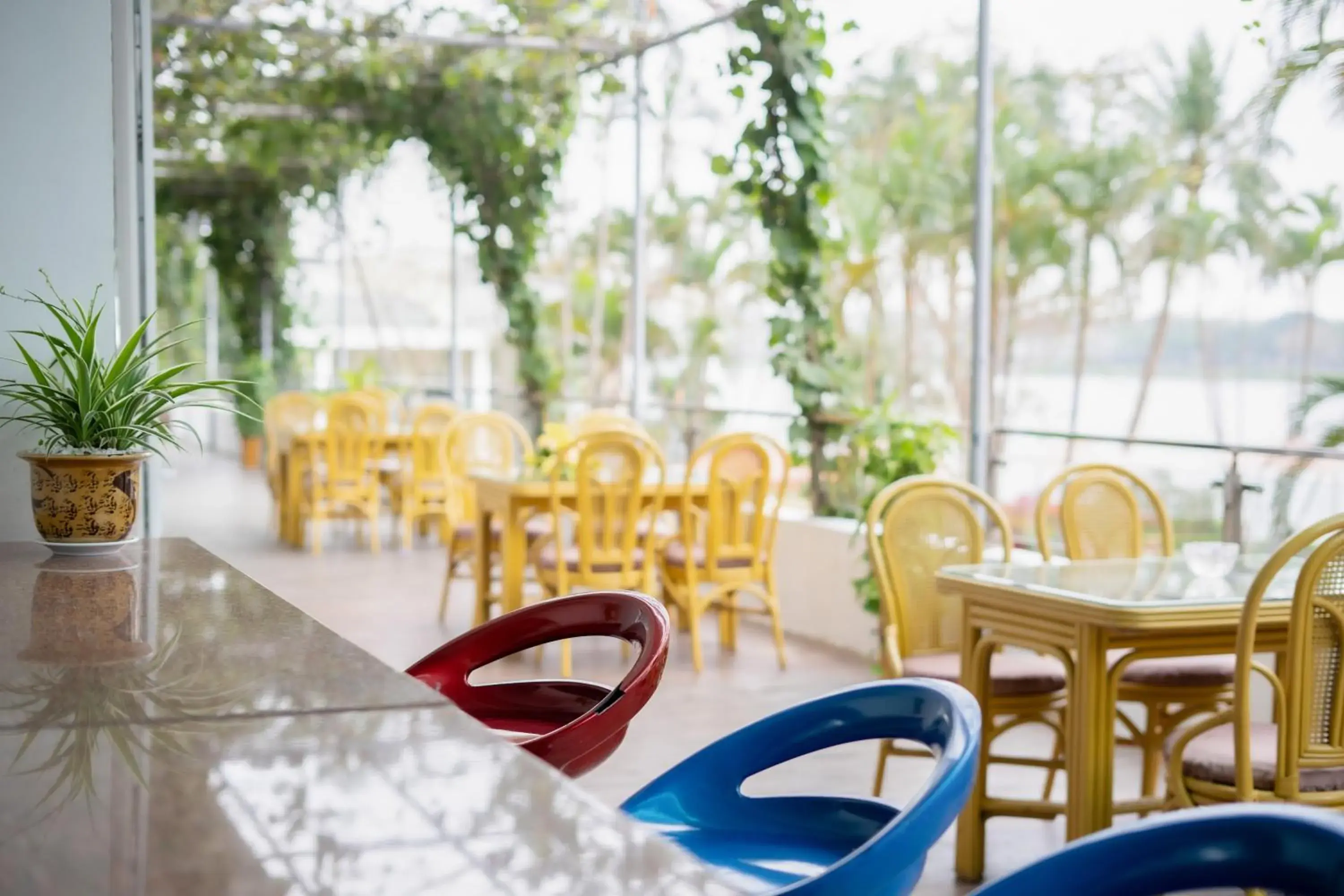 Lounge or bar in Century Riverside Hotel Hue Lounge or bar in Century Riverside Hotel Hue