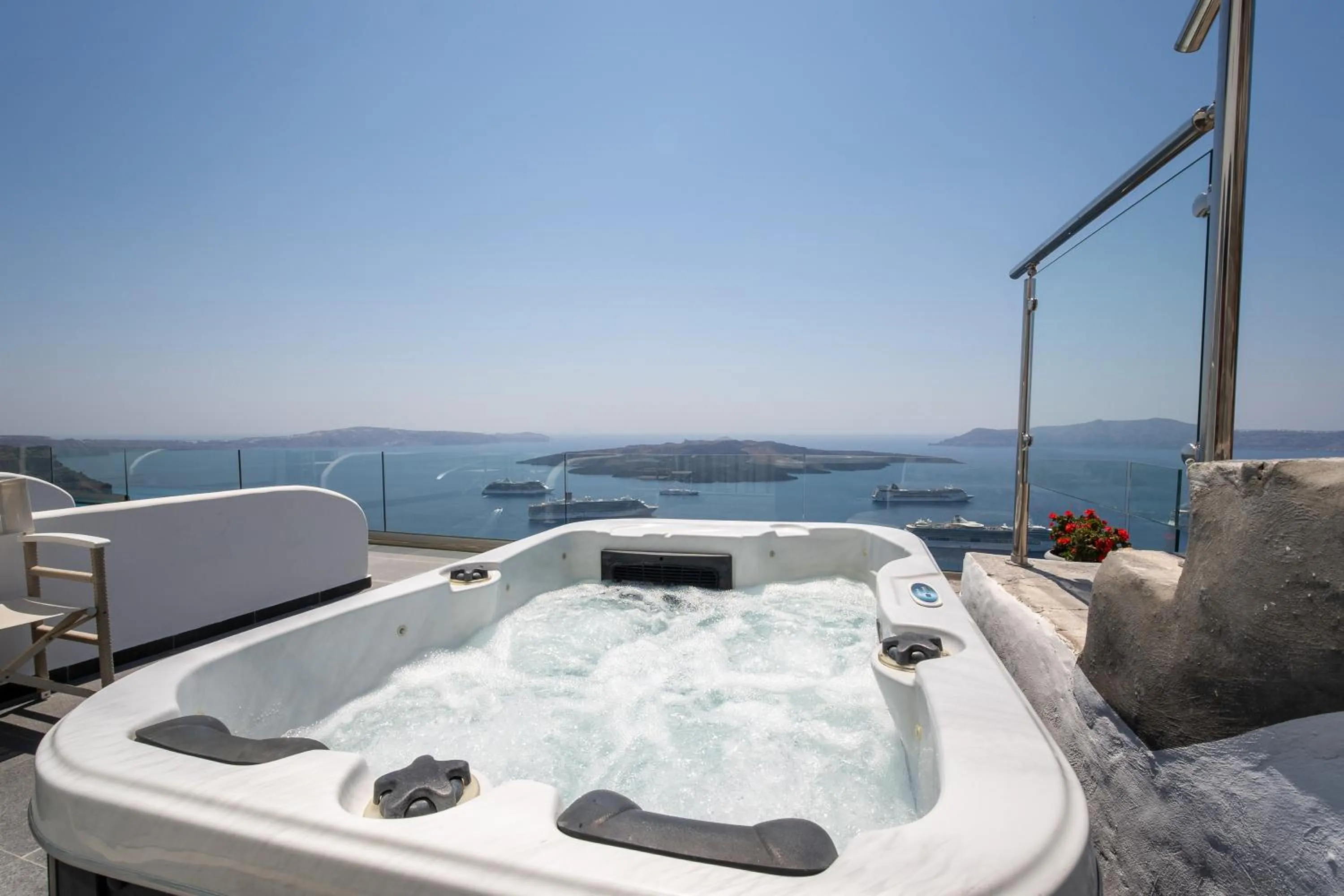 Hot Tub in Kratiras View Luxury Suites