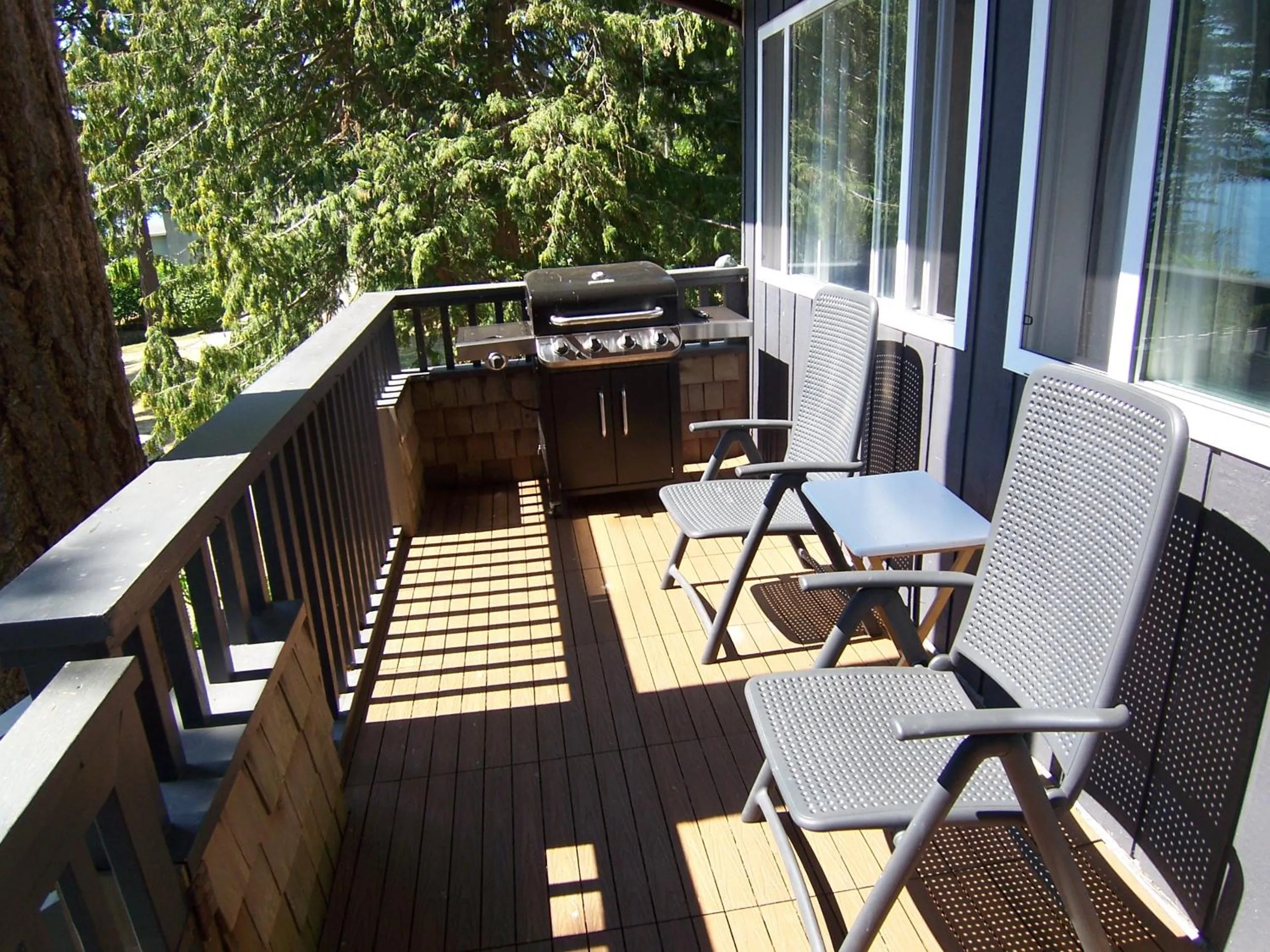 BBQ facilities in Malaspina Strait Cottage