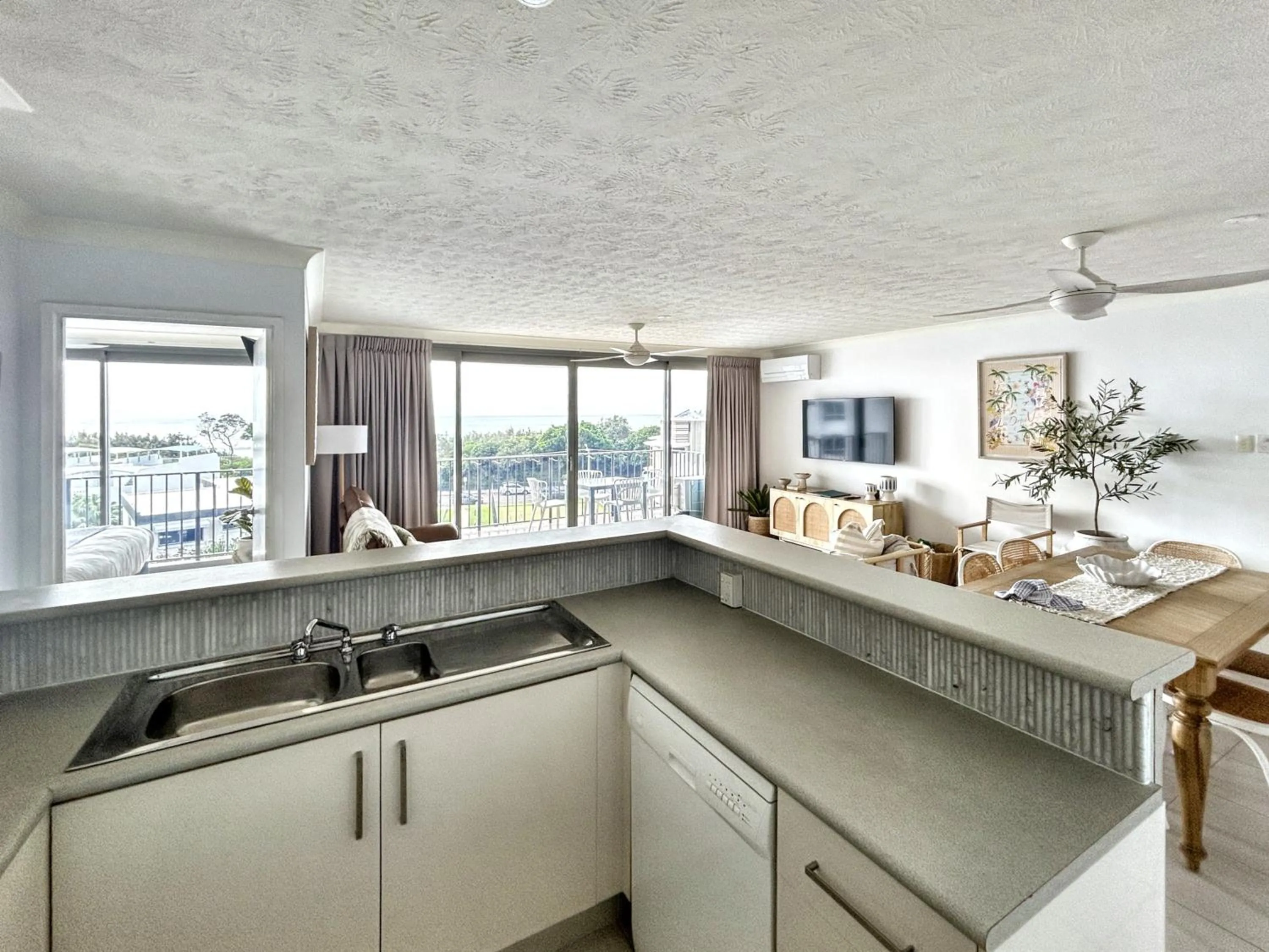 Kitchen or kitchenette in Majorca Isle Beachside Resort