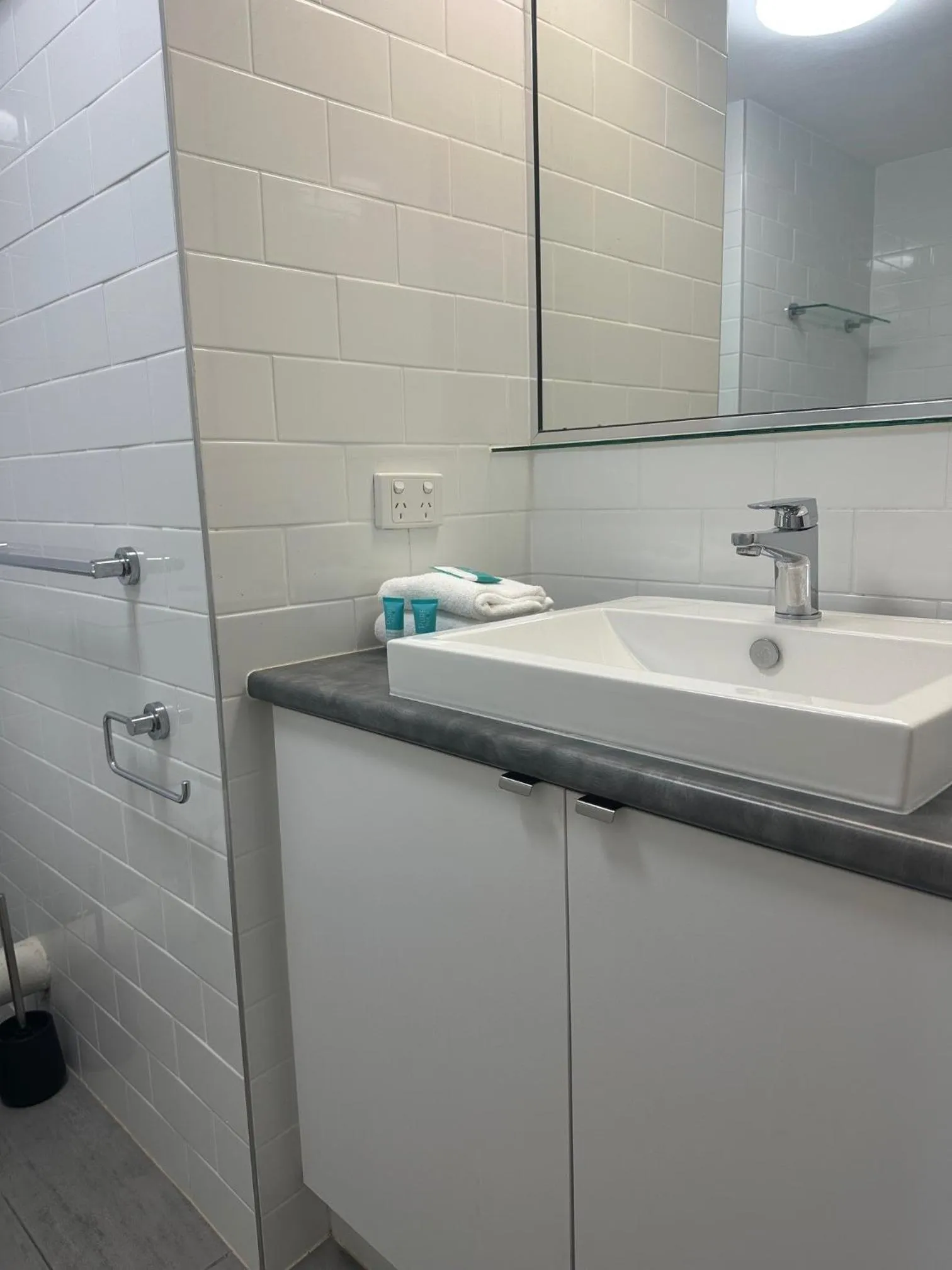 Bathroom in Majorca Isle Beachside Resort