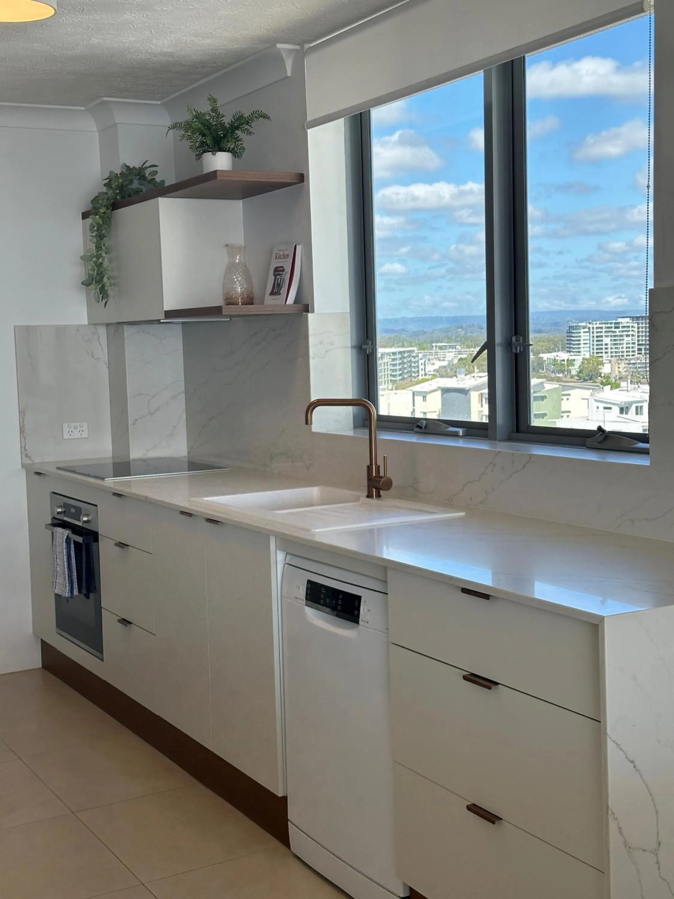 Kitchen or kitchenette in Majorca Isle Beachside Resort