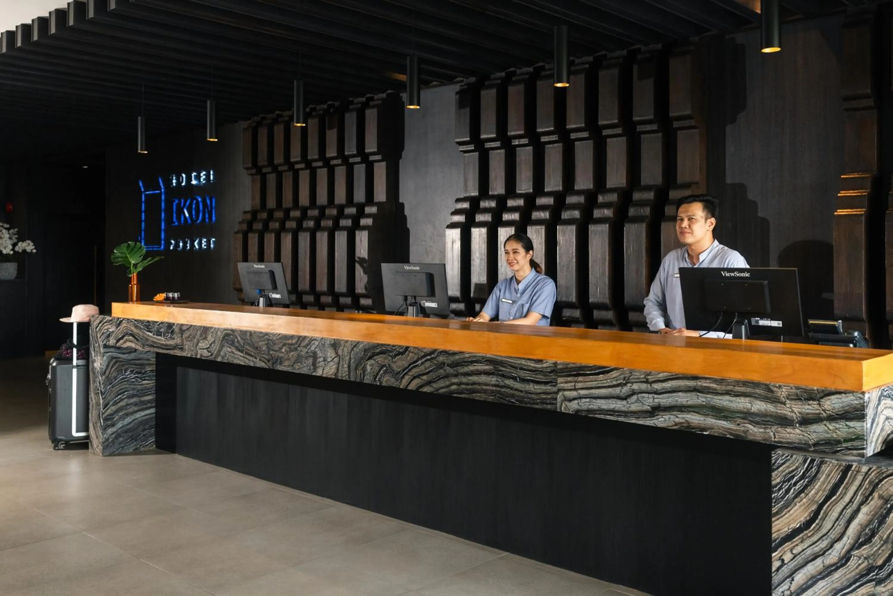 Lobby or reception in Hotel IKON Phuket - SHA Extra Plus