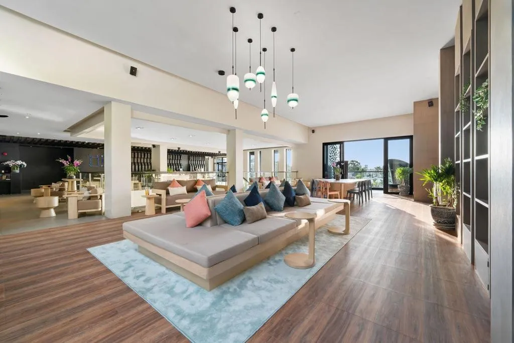 Lobby or reception in Hotel IKON Phuket - SHA Extra Plus