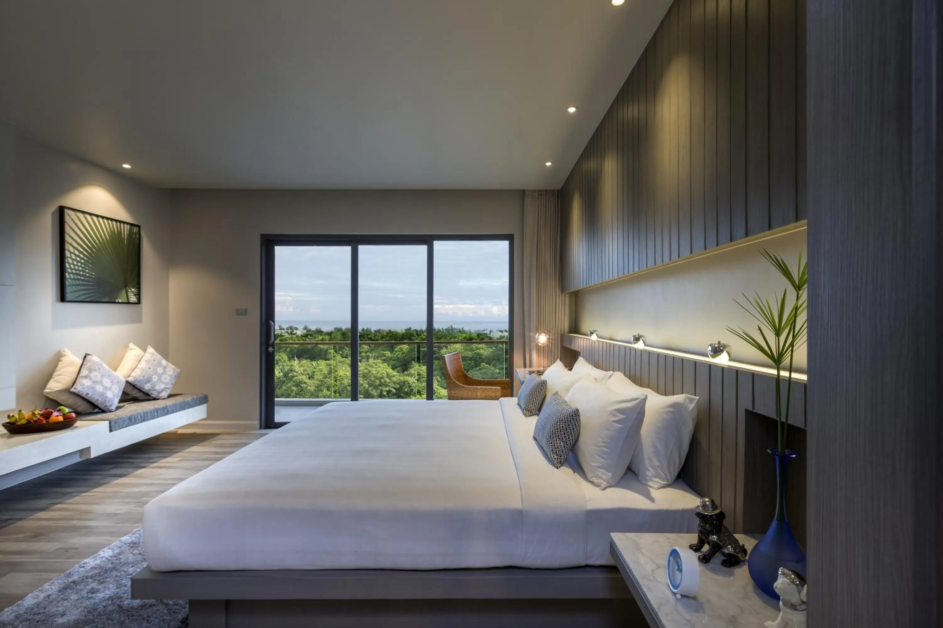 Balcony/Terrace, Bed in Hotel IKON Phuket - SHA Extra Plus