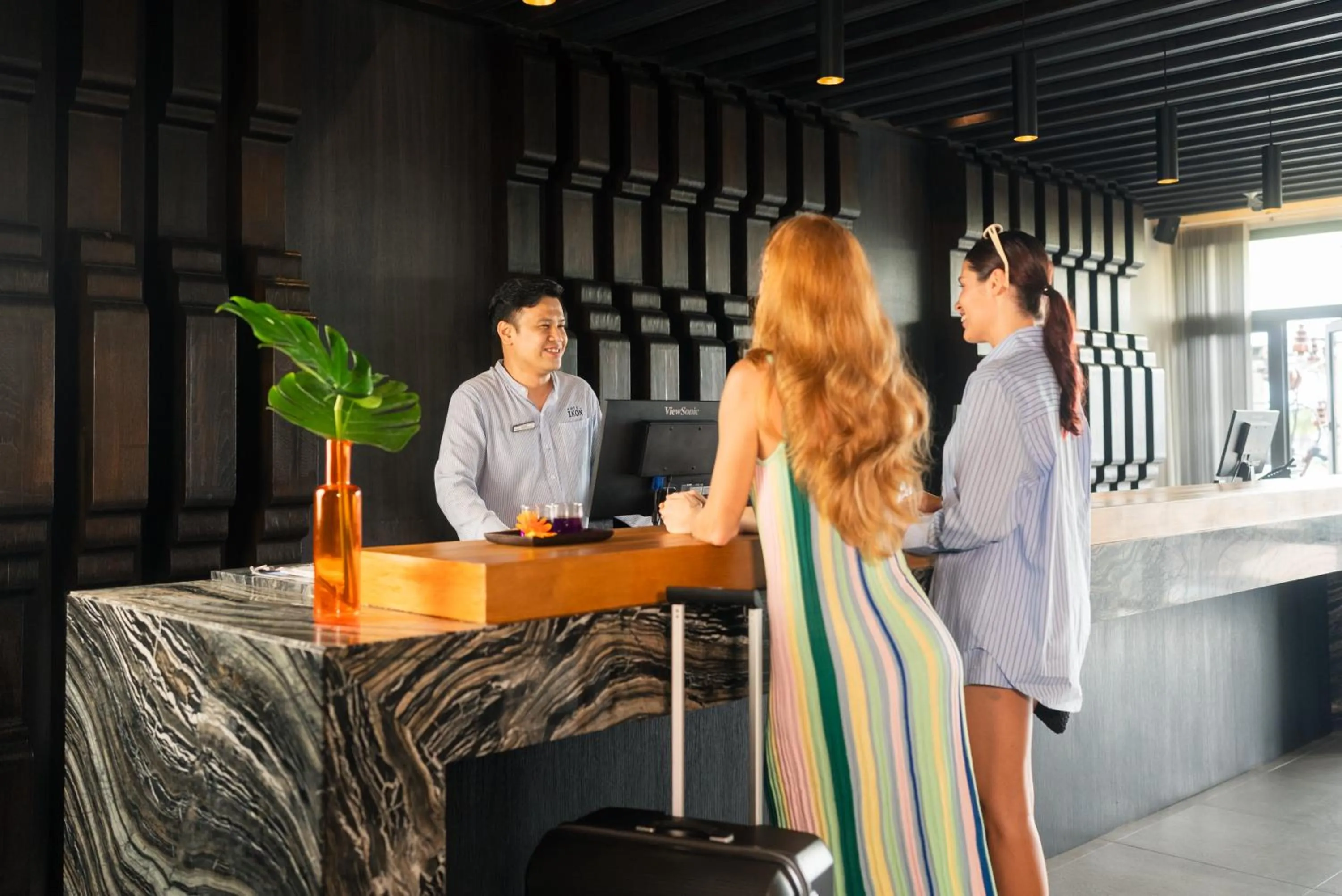 Lobby or reception in Hotel IKON Phuket - SHA Extra Plus