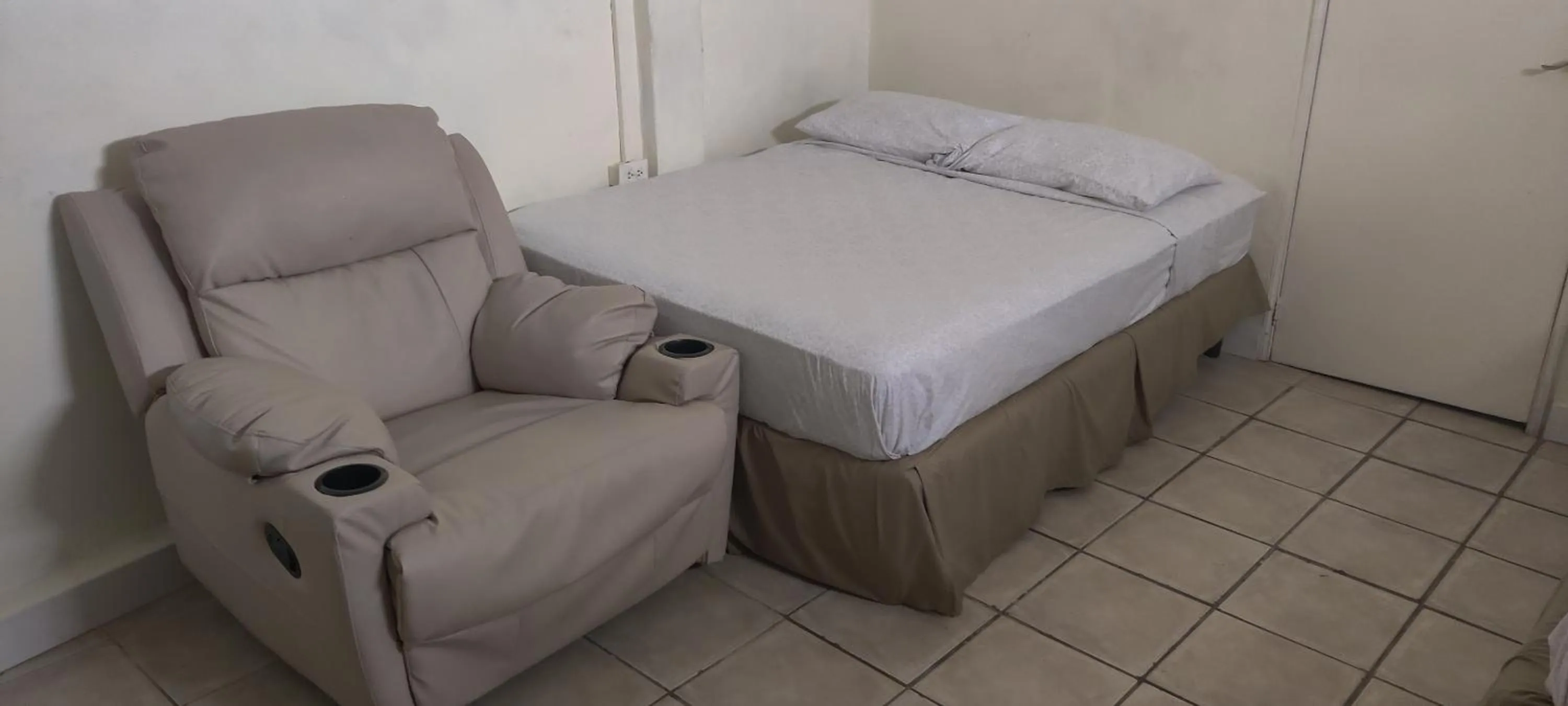 Bedroom, Bed in Woodbrook on the Avenue