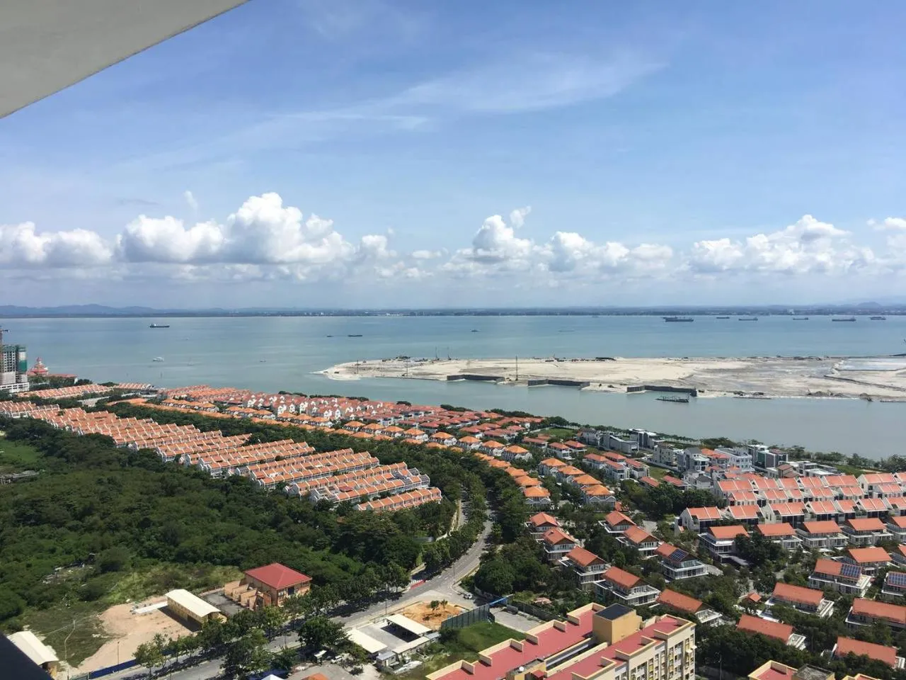Apartment with Sea View in The Landmark