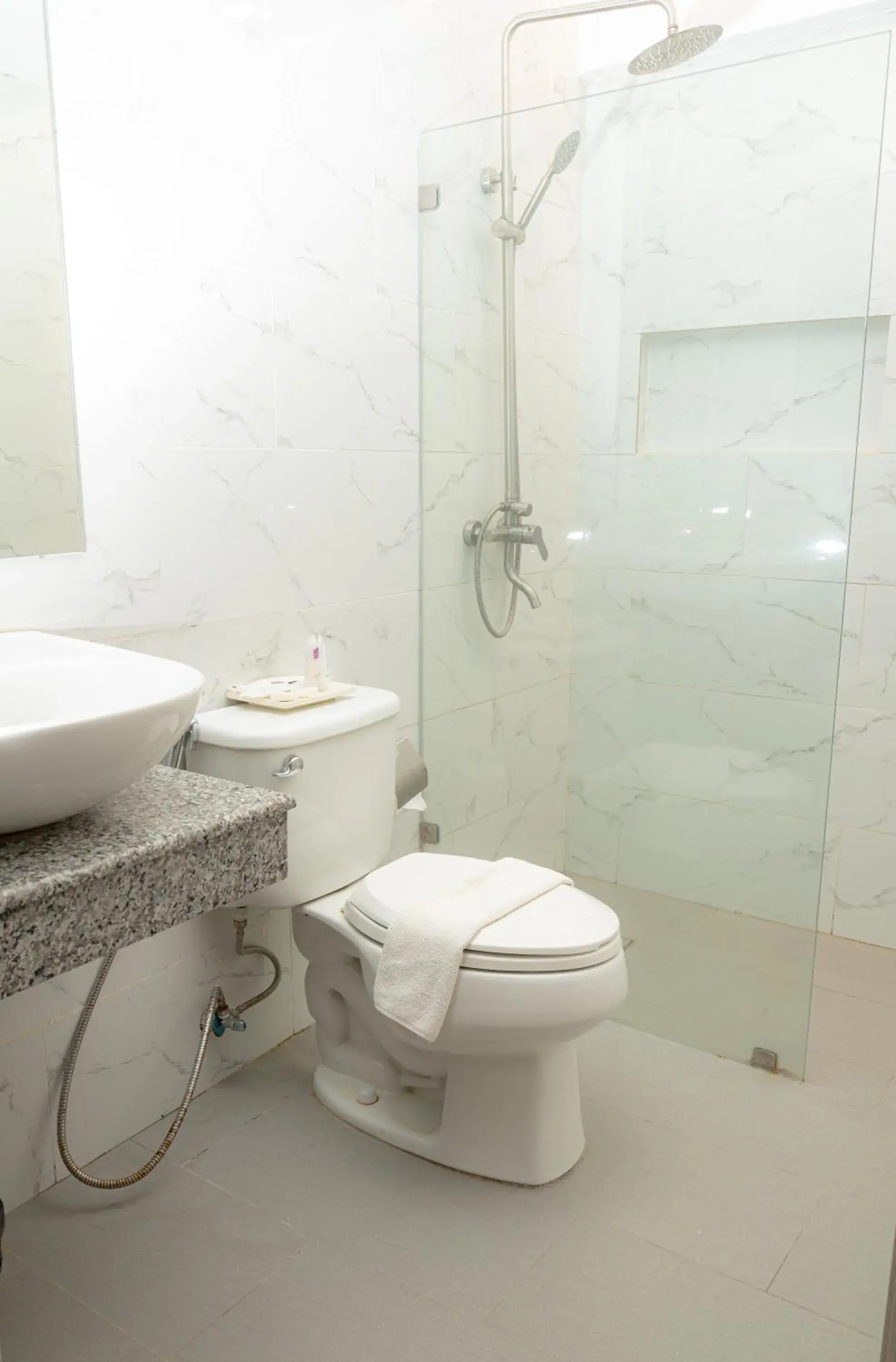 Bathroom in Cebu Grand Hotel Bathroom in Cebu Grand Hotel