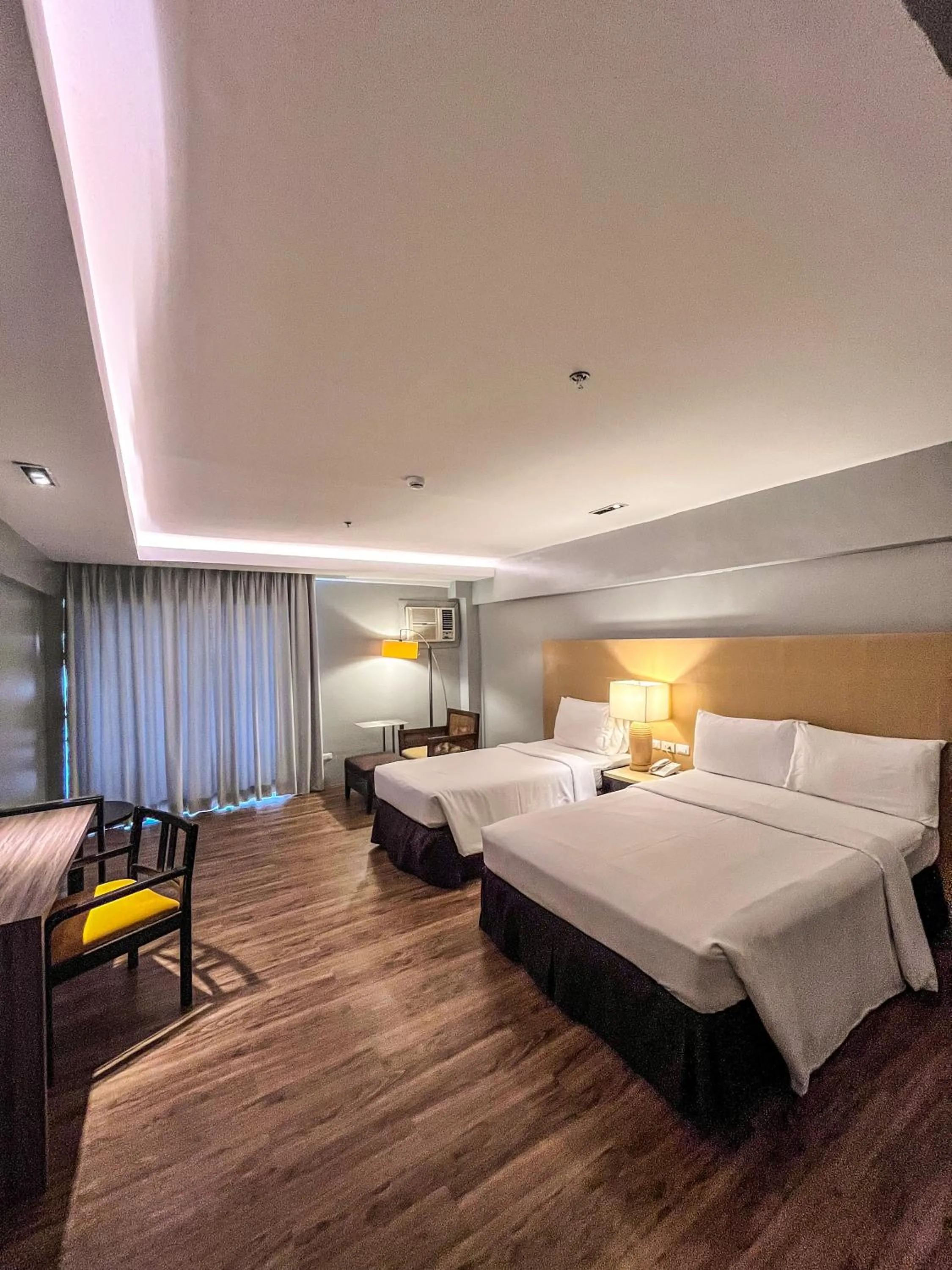 Bedroom, Bed in Cebu Grand Hotel