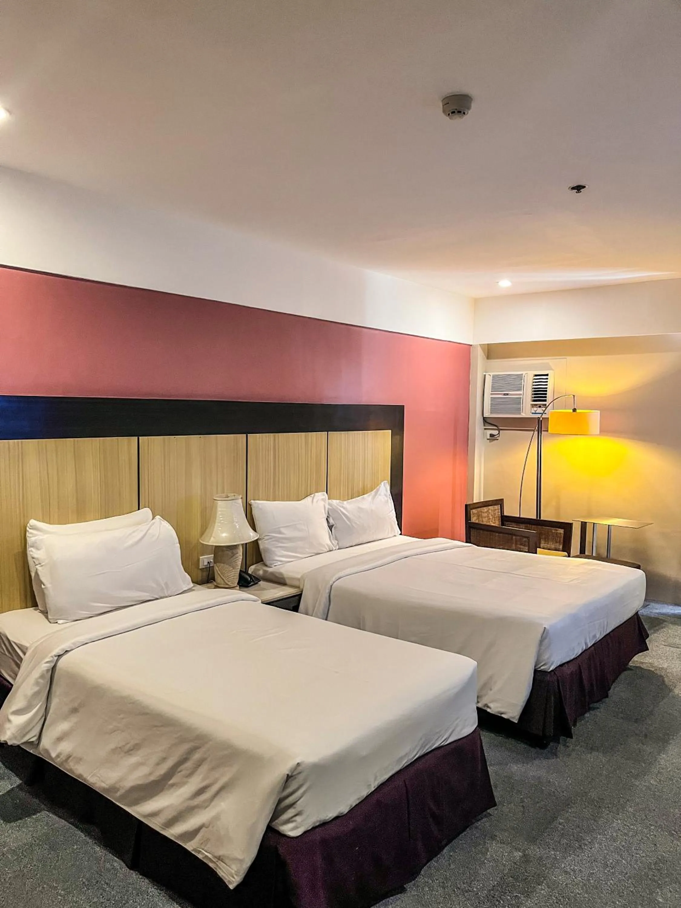 Bedroom, Bed in Cebu Grand Hotel