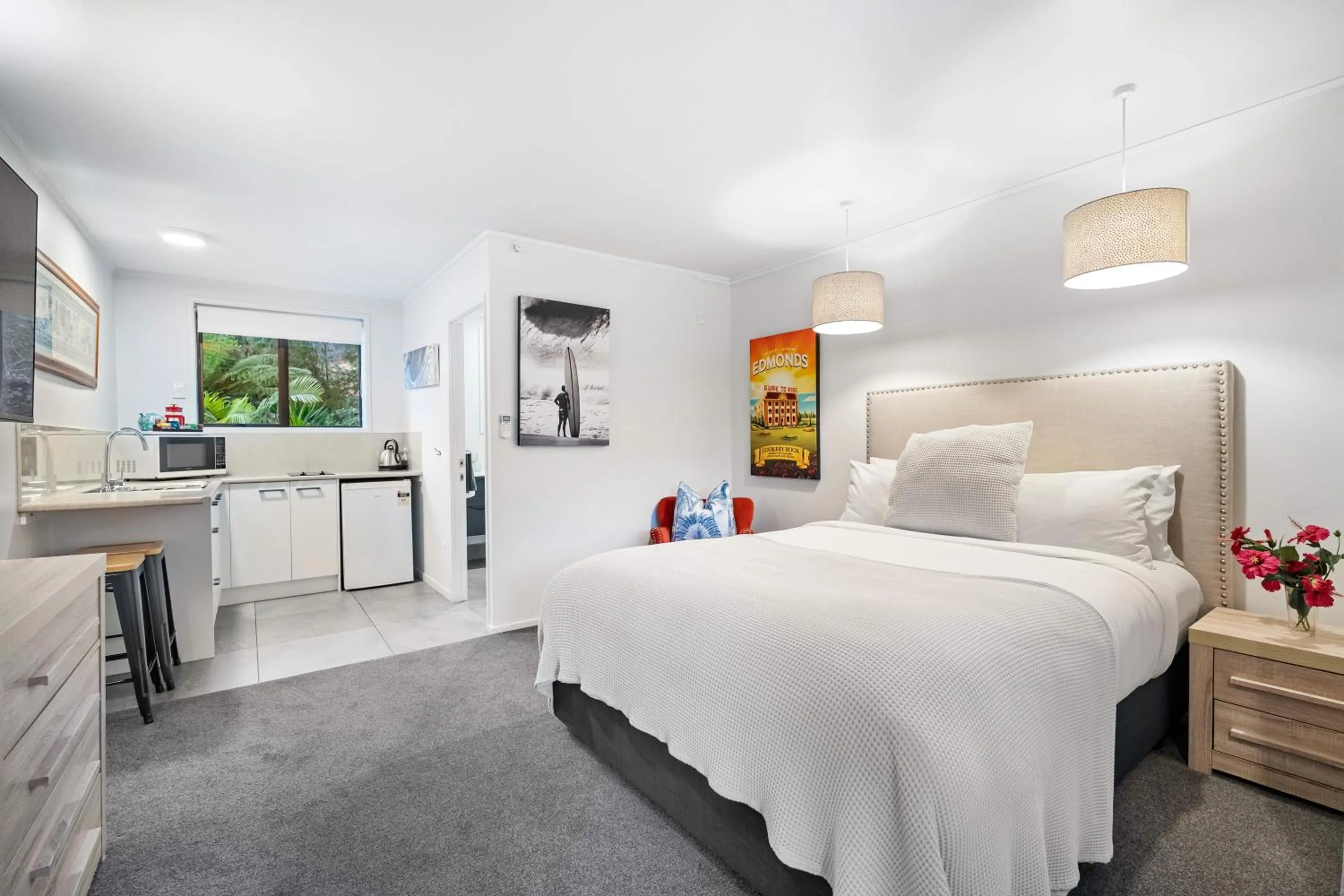 Photo of the whole room, Bed in Stay Kerikeri