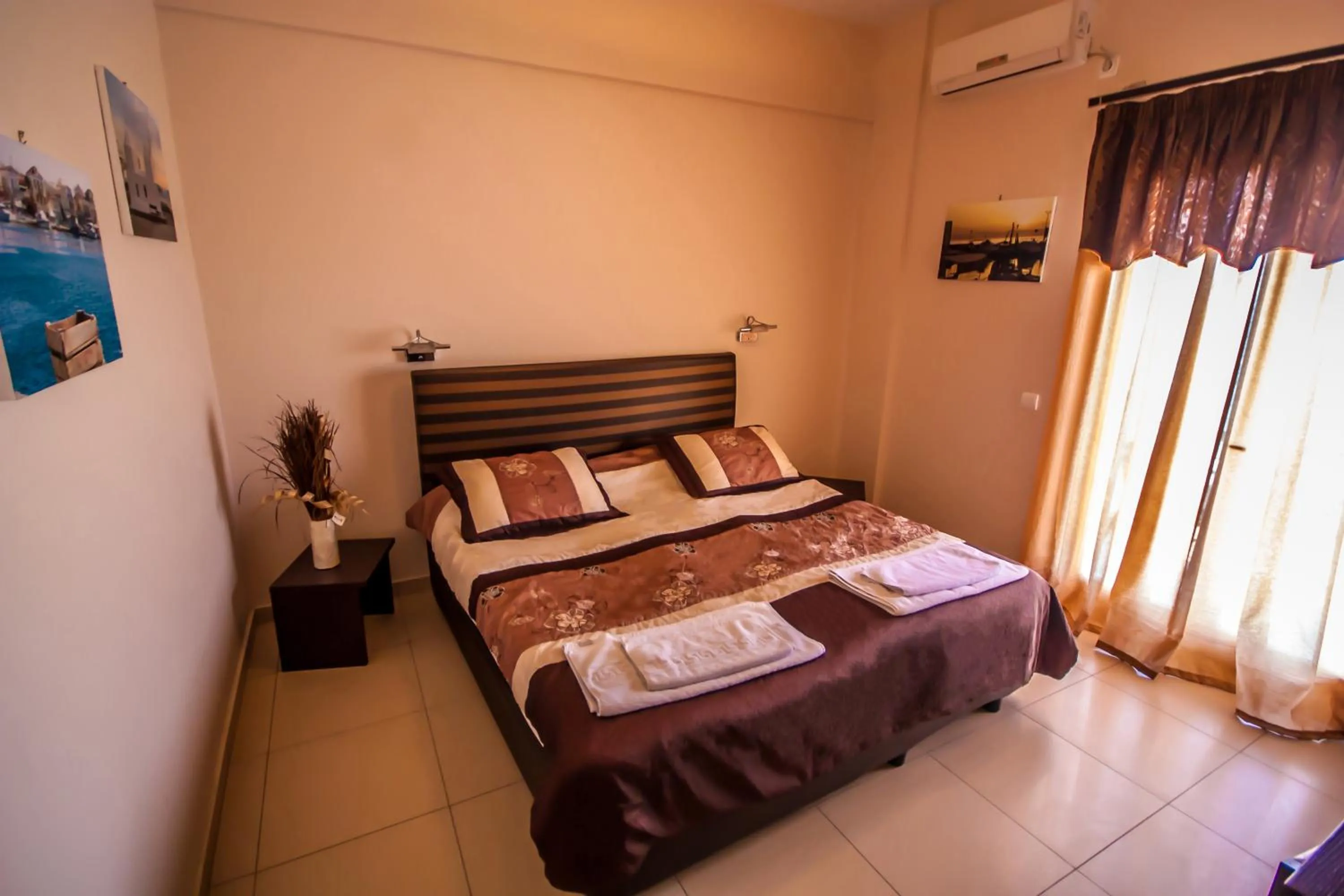 Bedroom, Bed in Plaza