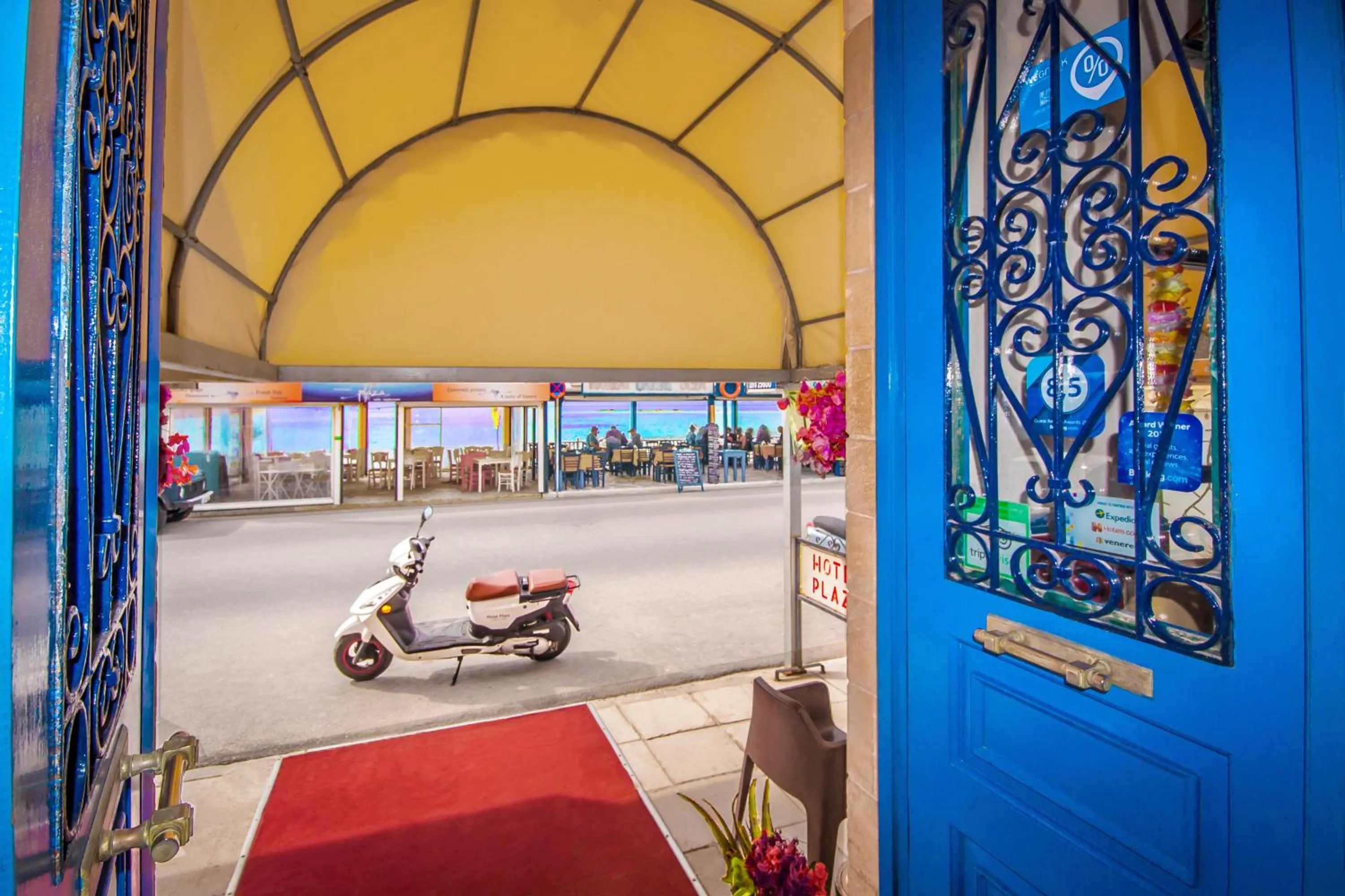 Property building in Plaza