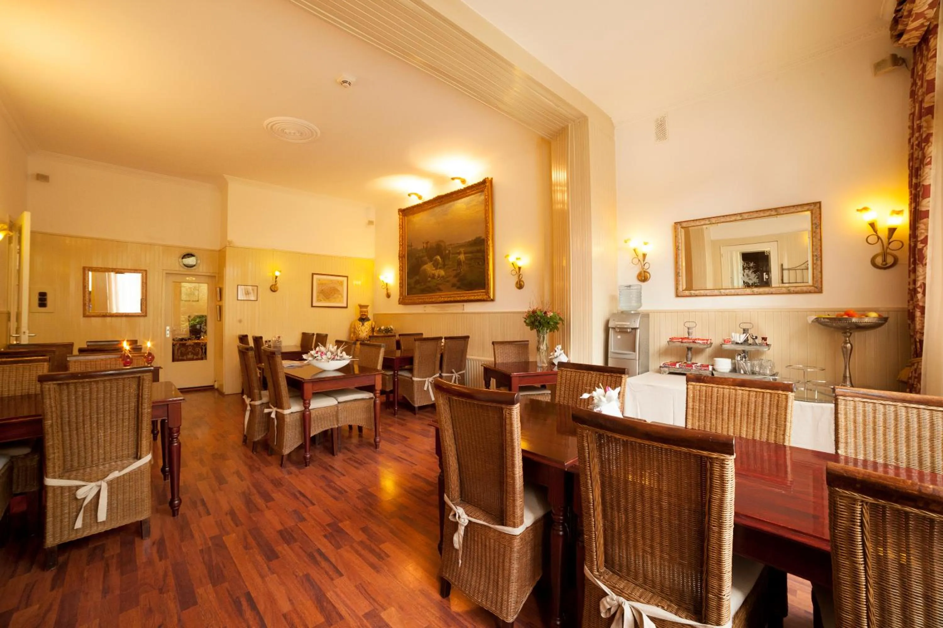 Restaurant/places to eat in Hotel Dordrecht