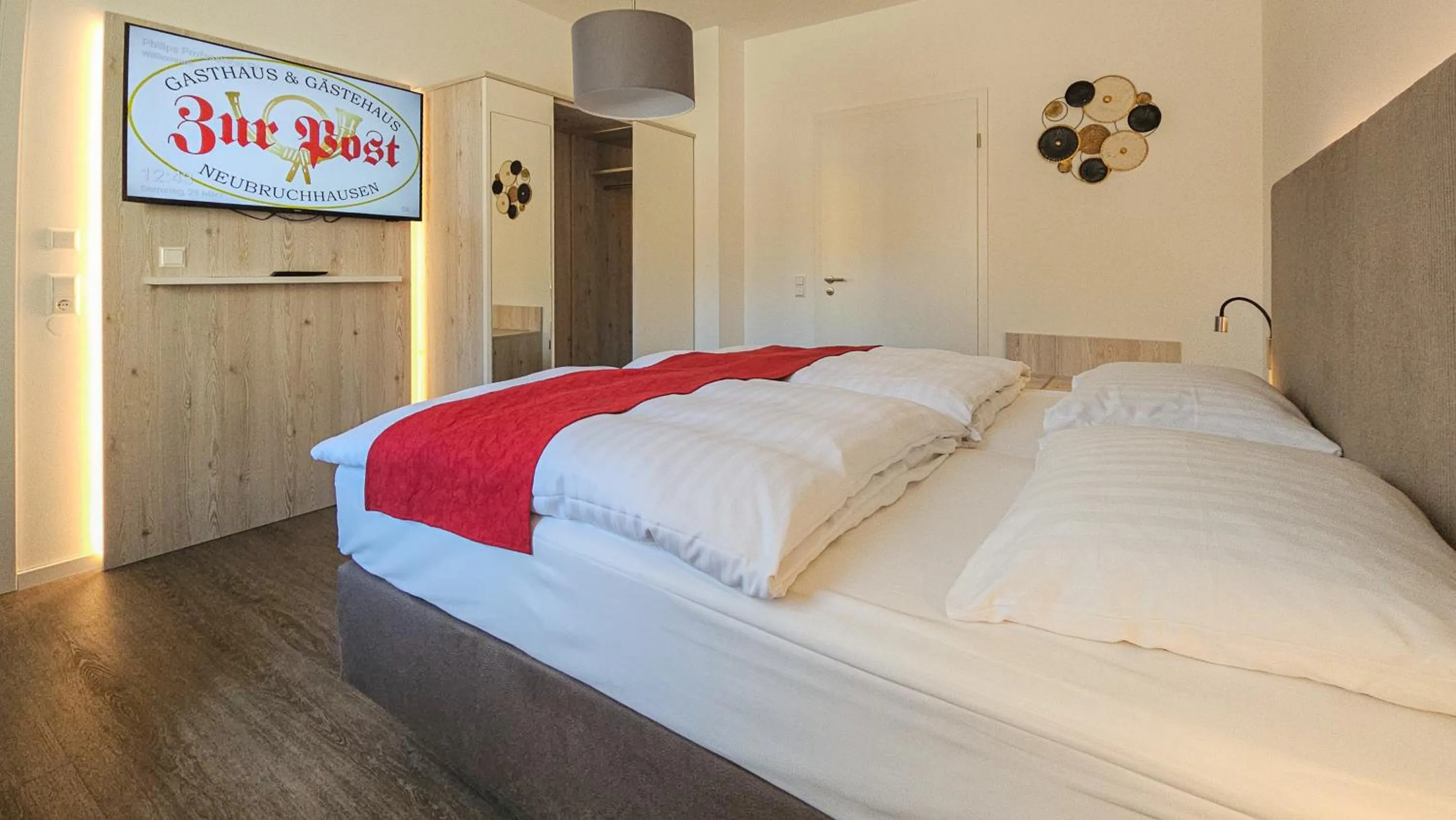 Bed in Hotel Zur Post