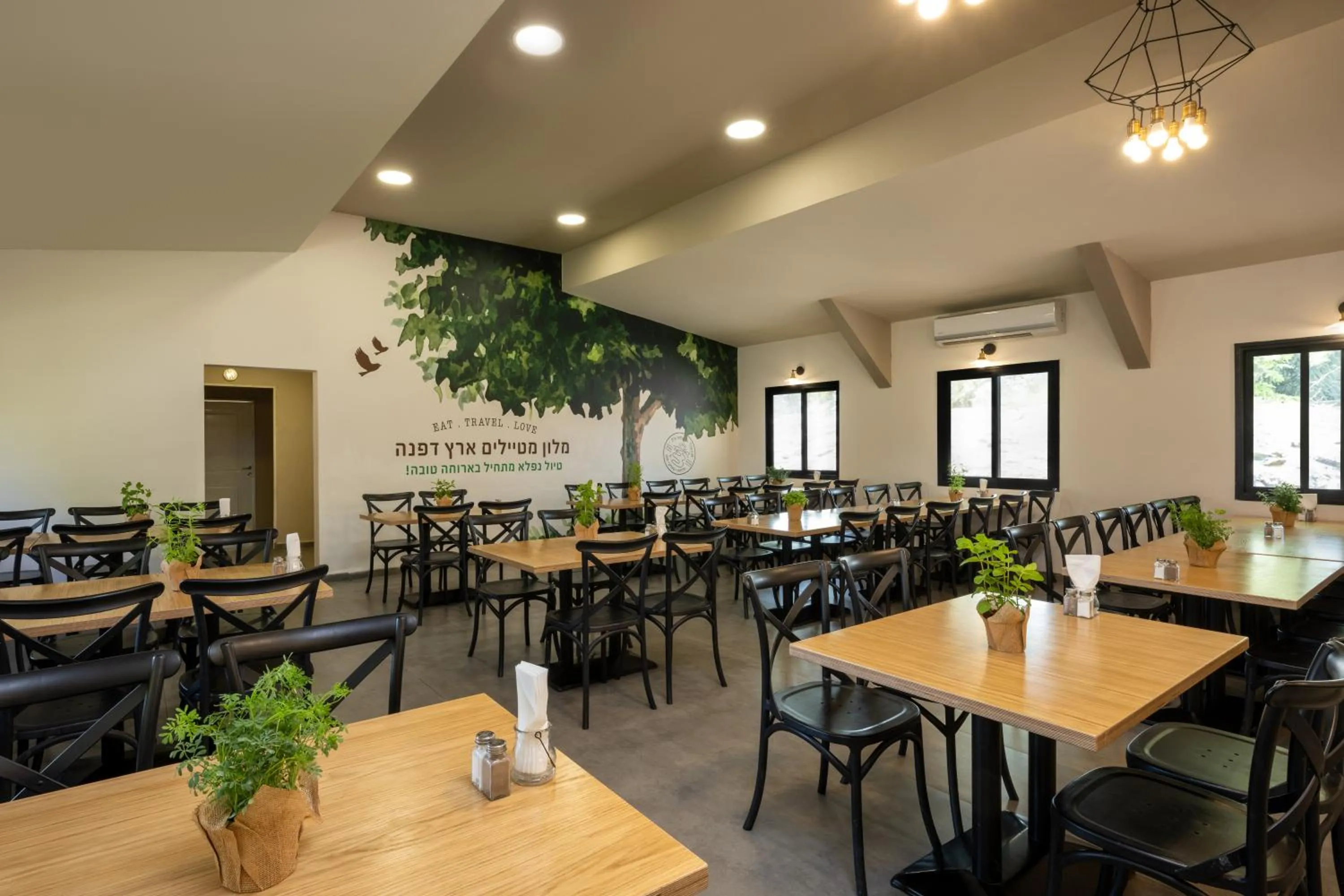 Restaurant/places to eat in Erettz Dafna Travel Hotel