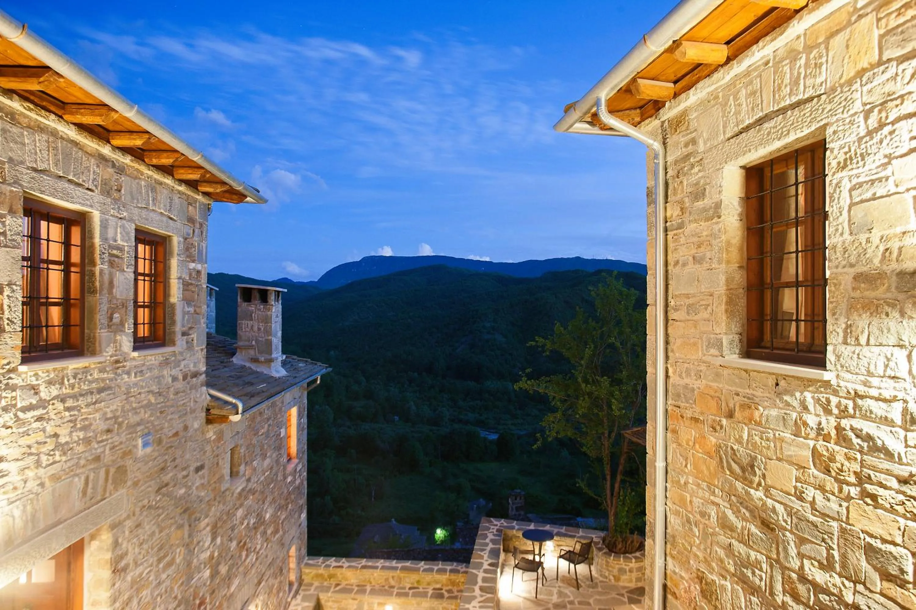 Facade/entrance in Kipi Suites