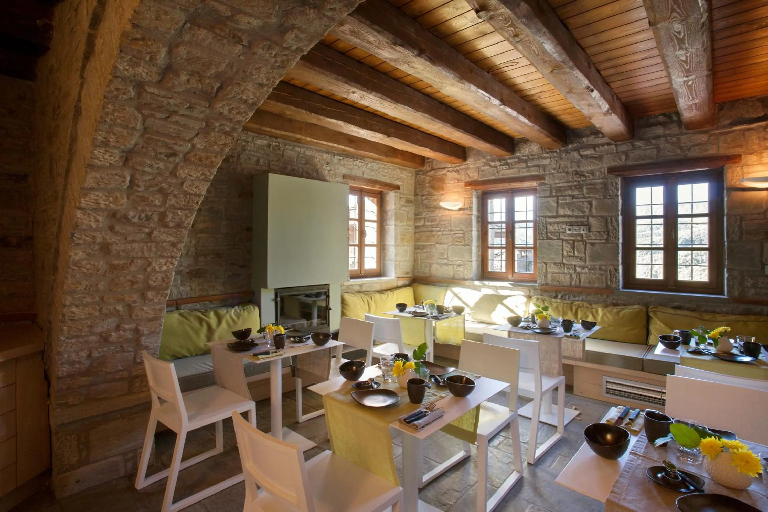 Restaurant/places to eat in Kipi Suites