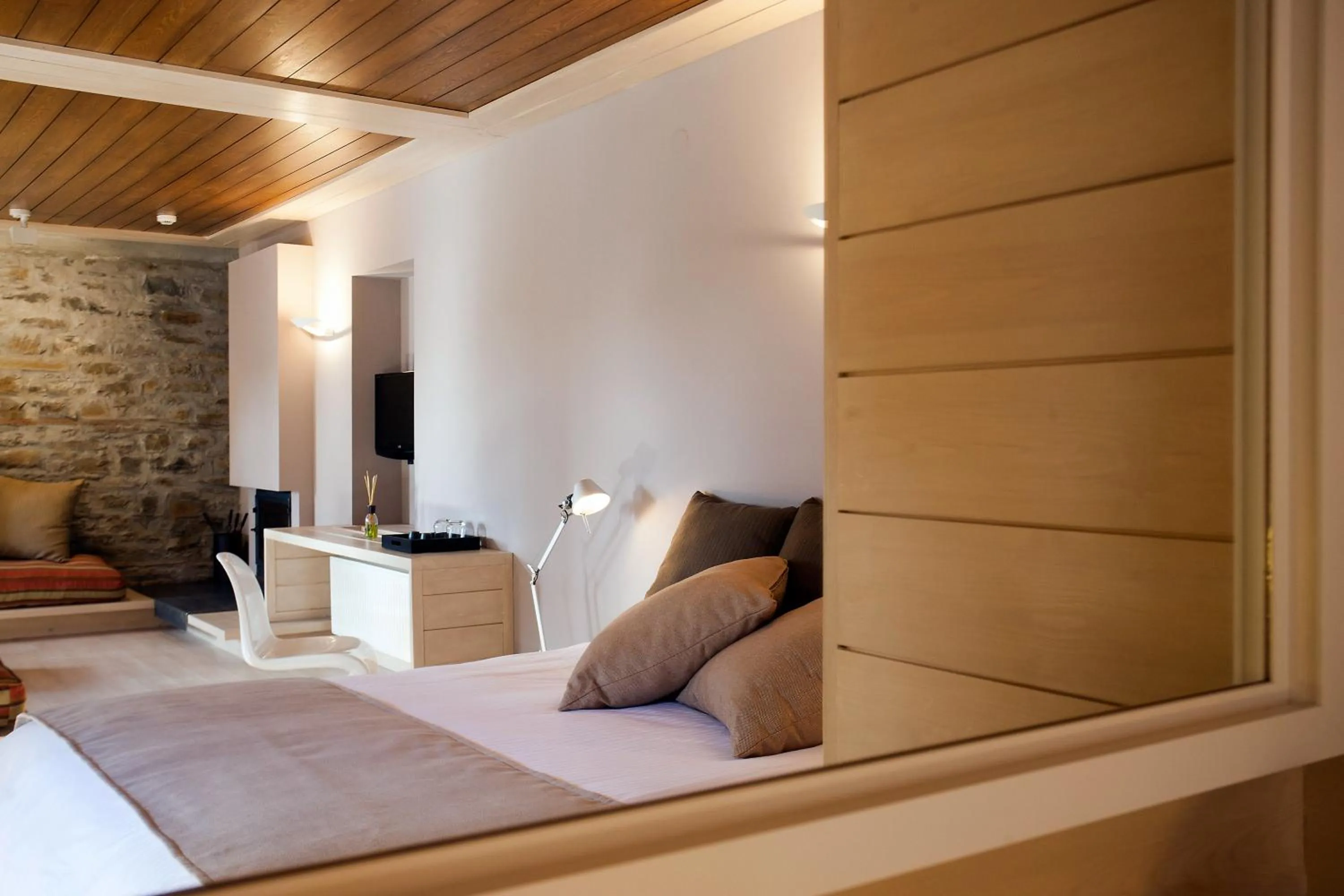 Decorative detail, Bed in Kipi Suites