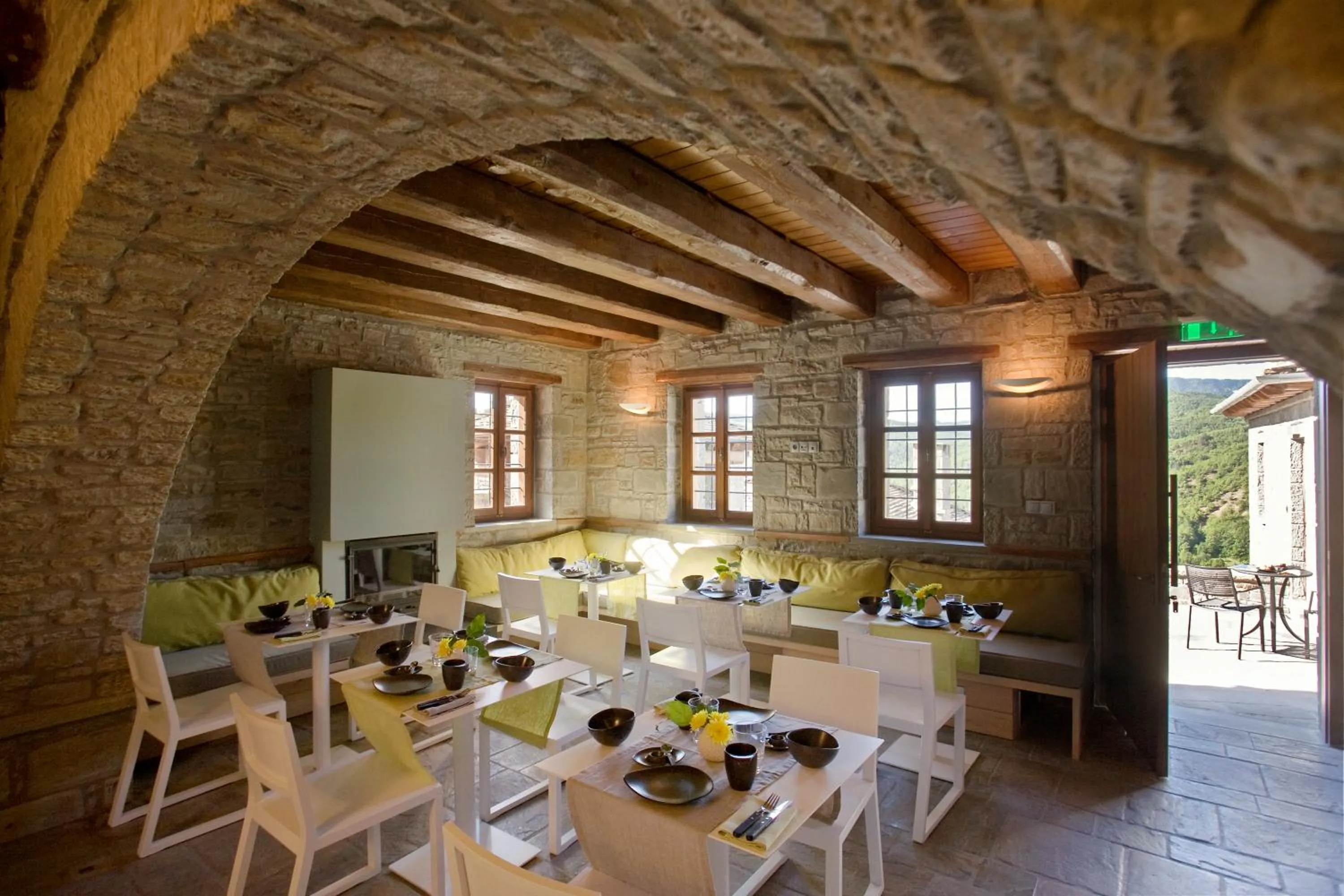 Restaurant/places to eat in Kipi Suites