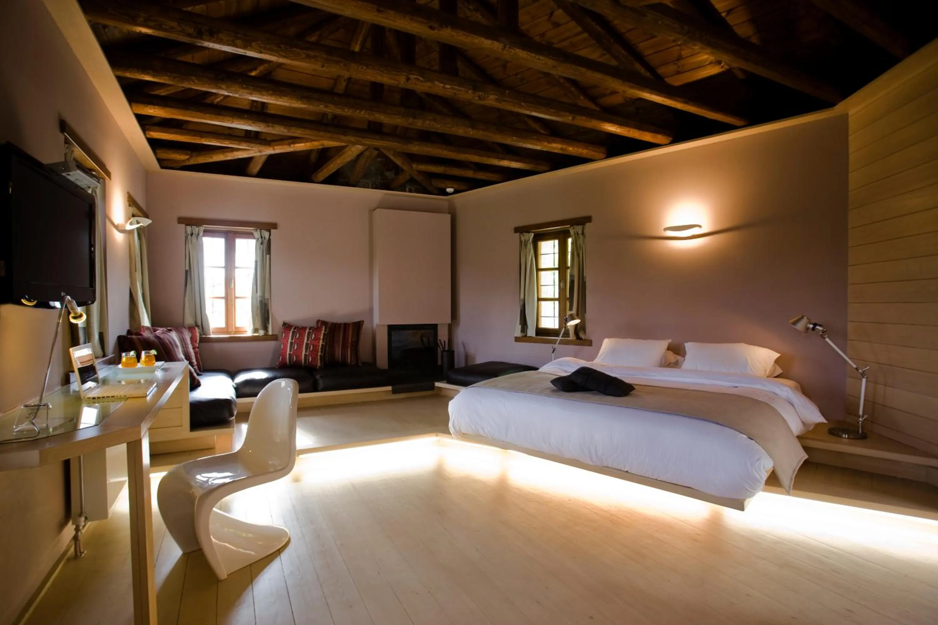 Photo of the whole room, Bed in Kipi Suites